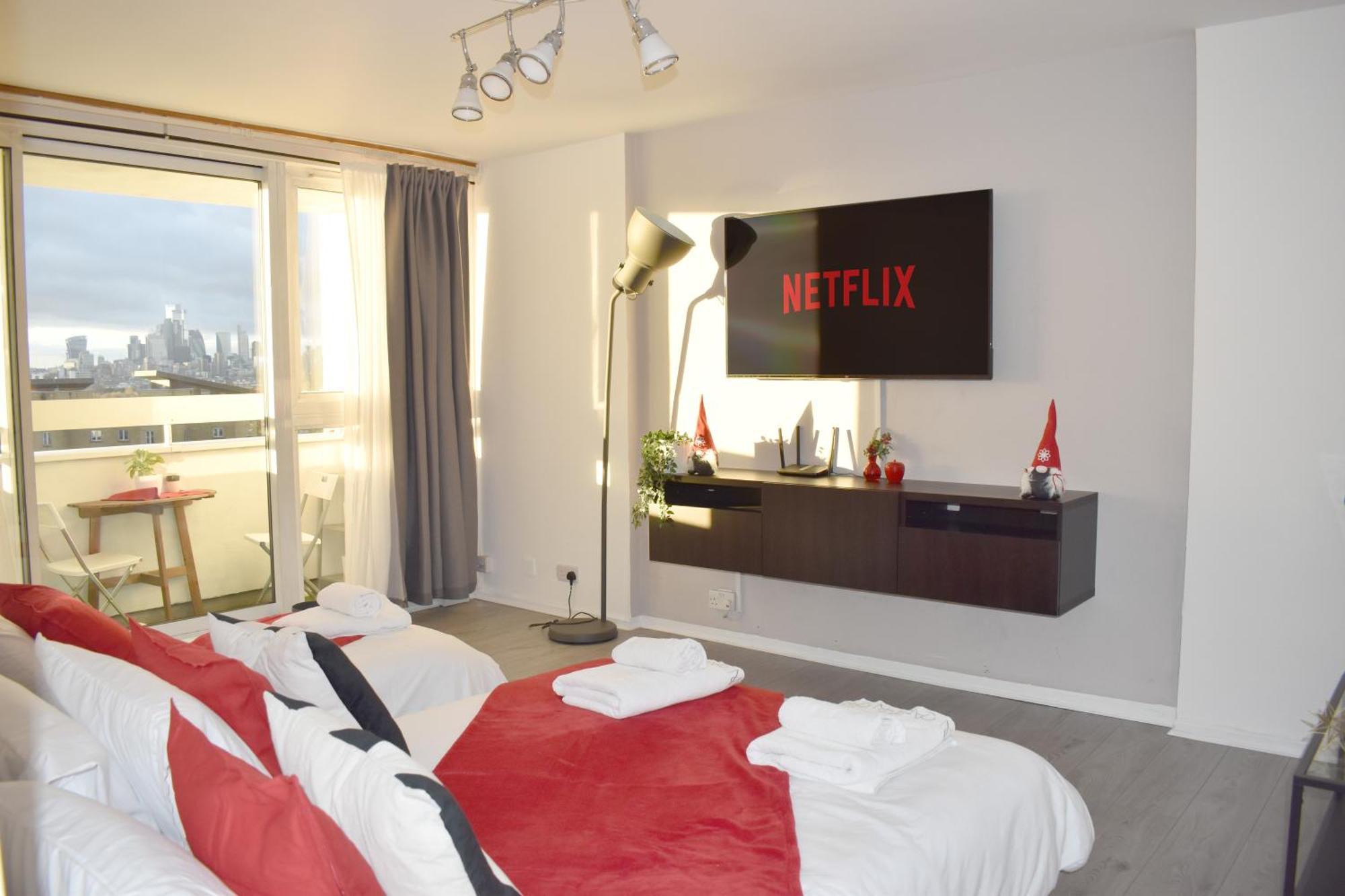 Skyline Apartment, London, Canary Wharf, River Side View And Street Parking Permit Apartment London