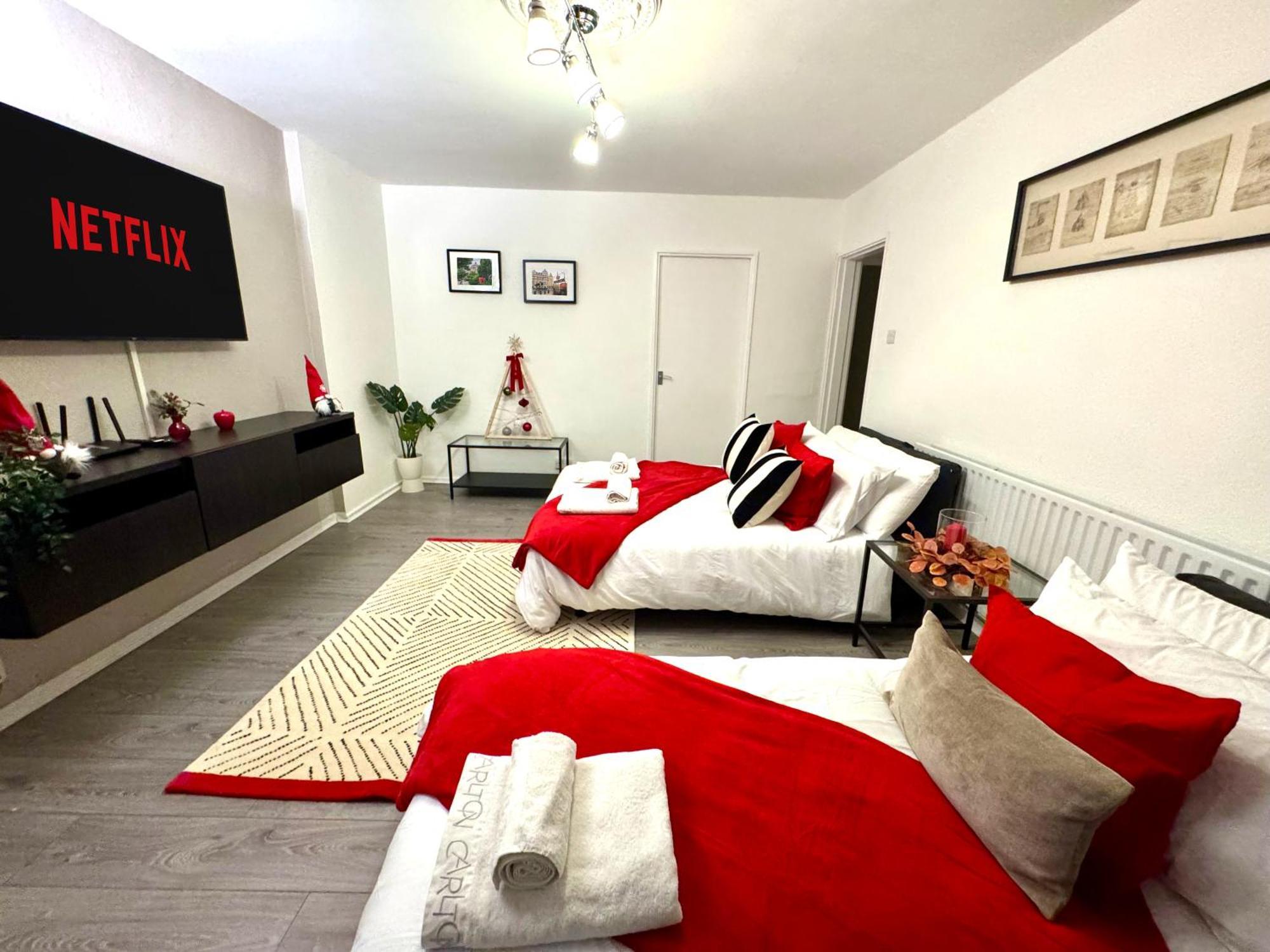 Skyline Apartment, London, Canary Wharf, River Side View And Street Parking Permit Apartment London
