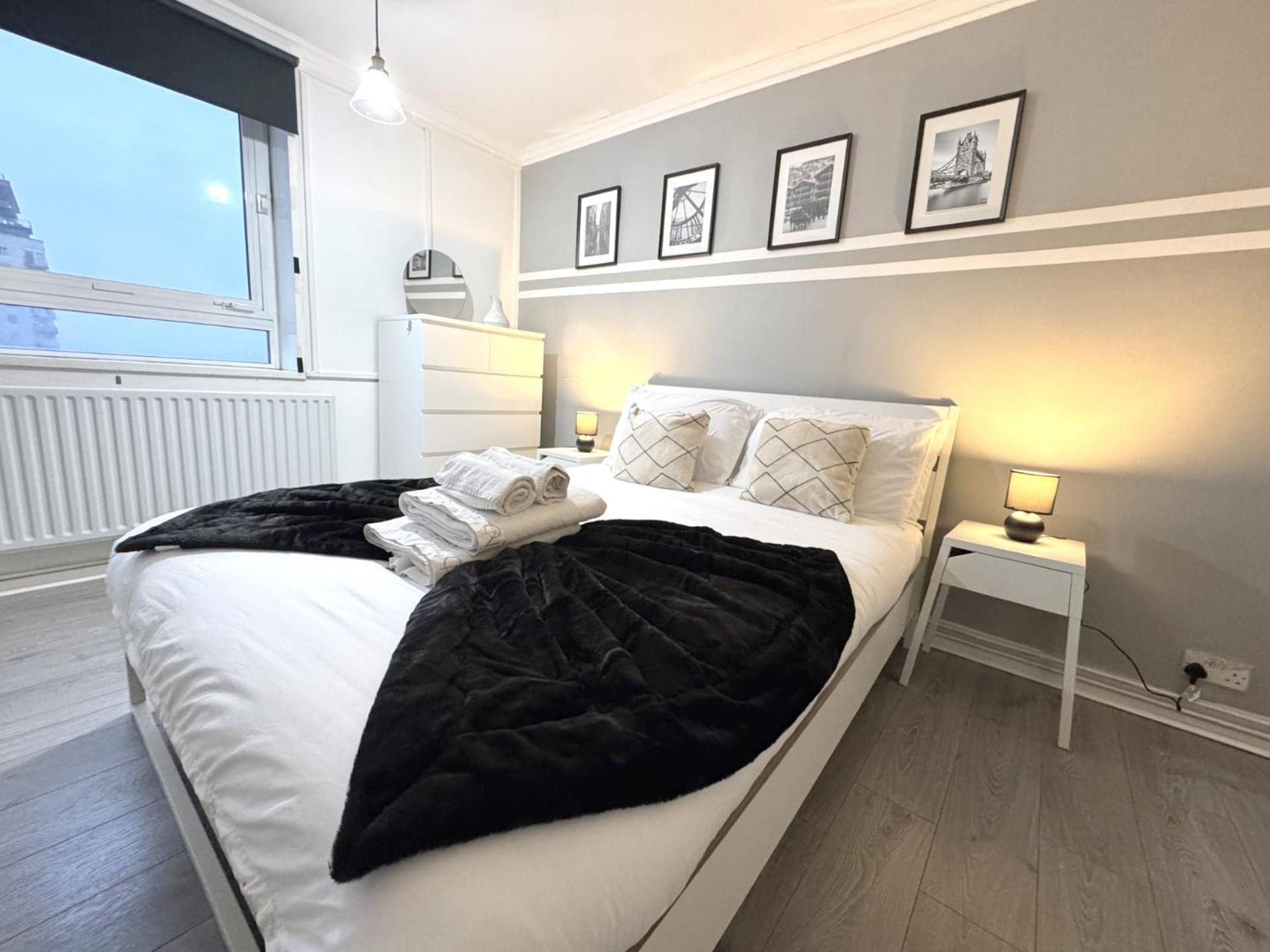 Skyline Apartment, London, Canary Wharf, River Side View And Street Parking Permit Apartment