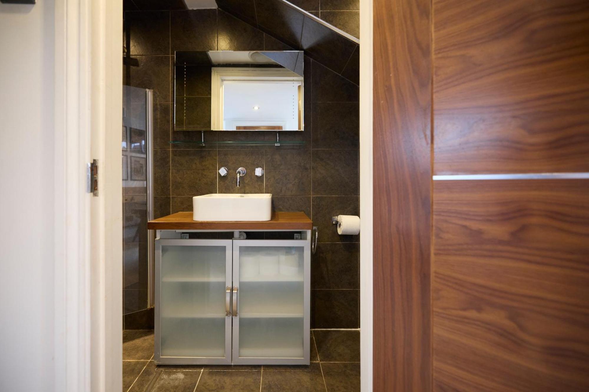The Kensal Place - Modish 2bdr Flat With Study Appartement Londen