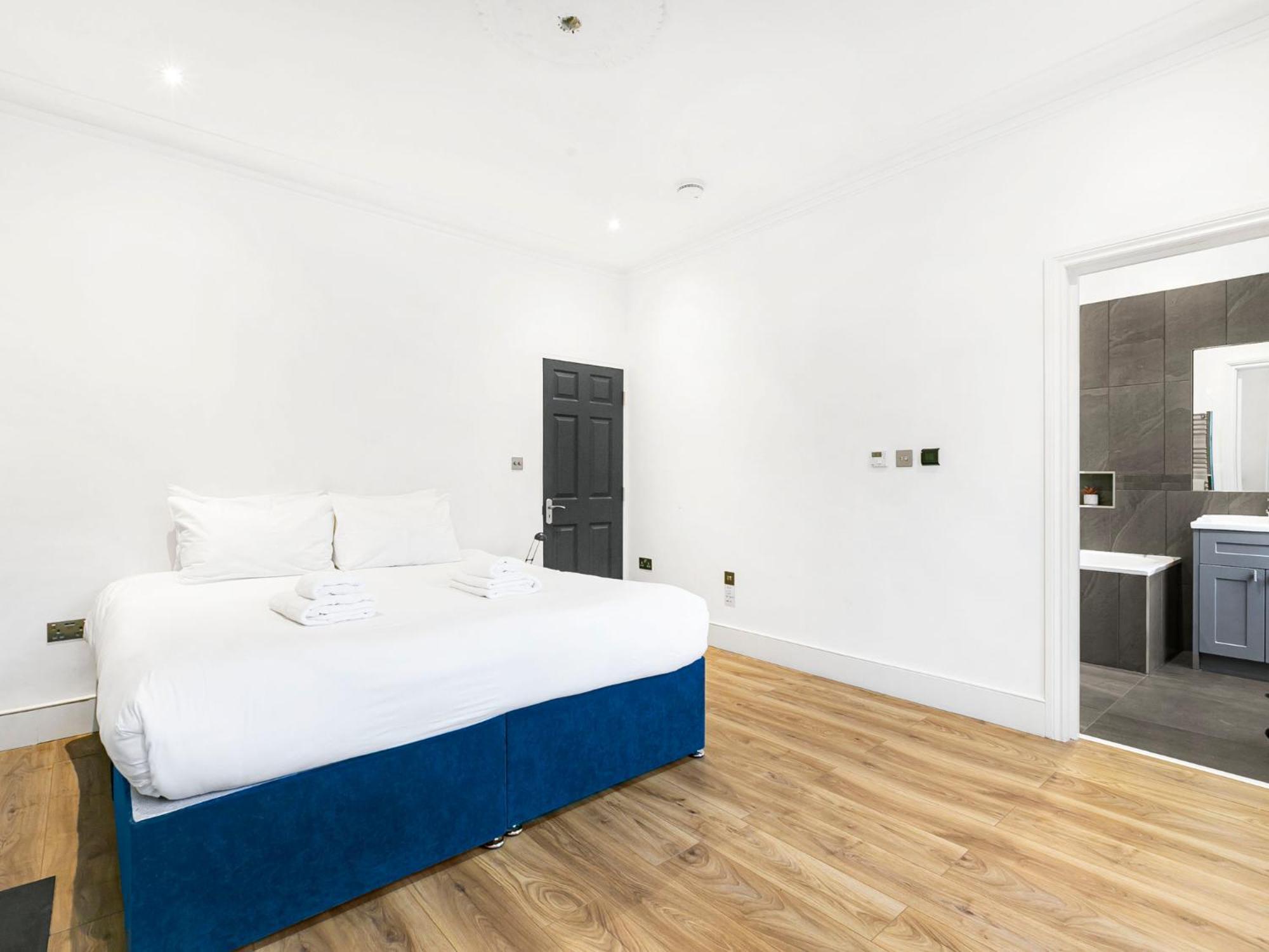 Apartment Pass The Keys Modern Victorian In *