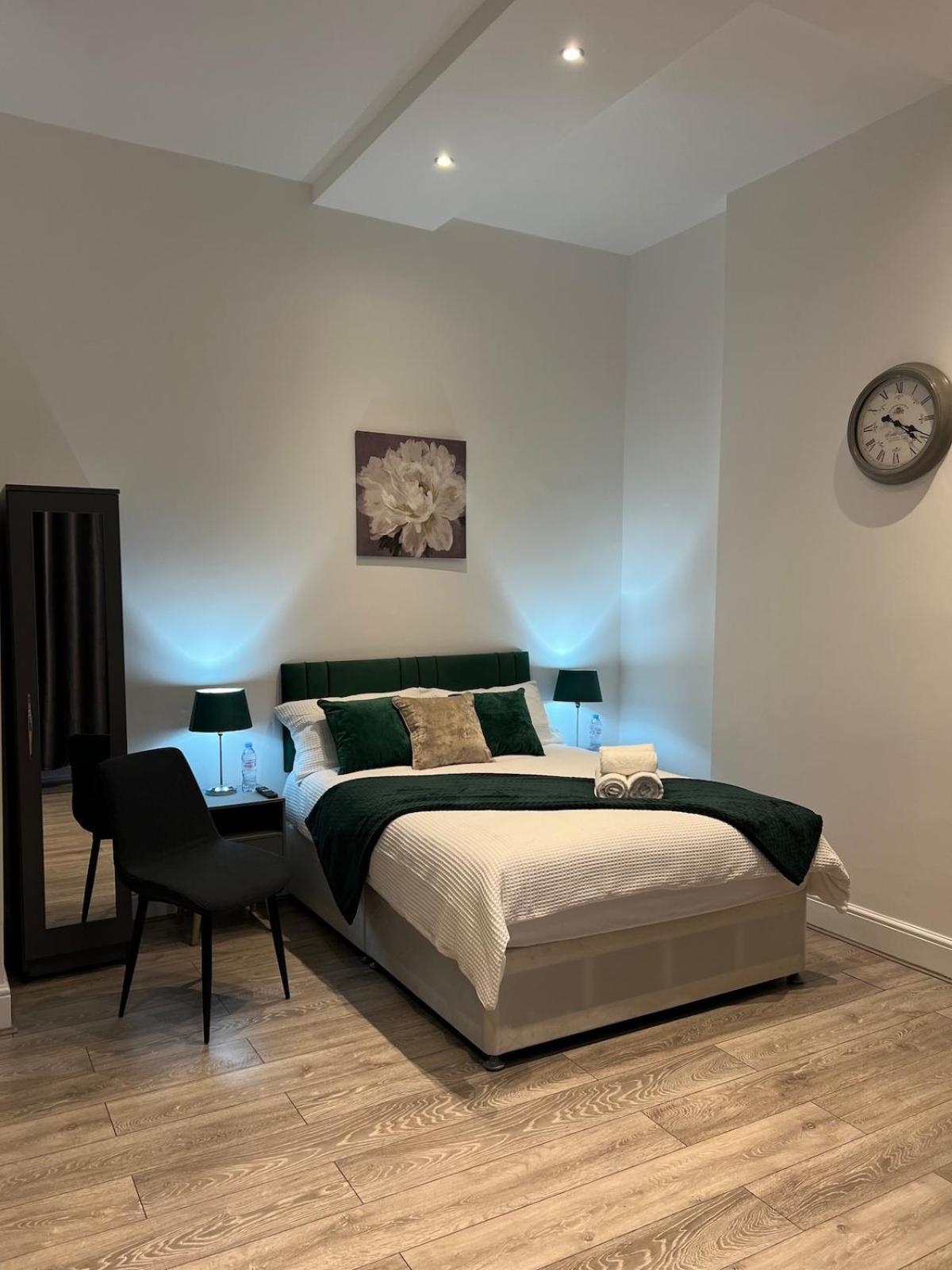 Apartment Charming In West Ealing, 12 Mins To By Train, Free Parking, 8-min Walk To Station