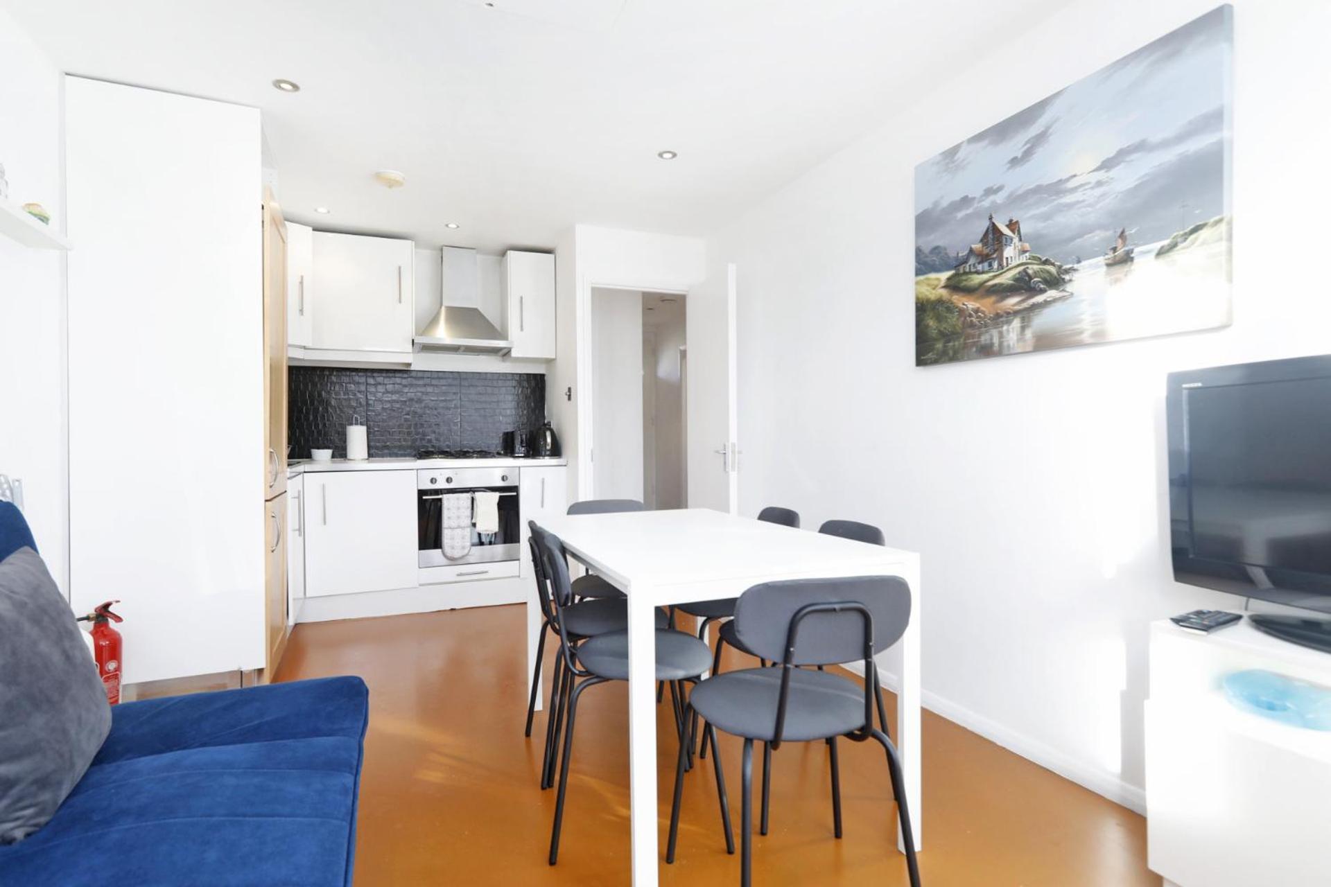 Beautiful 2 Bed 2 Bath - Notting Hill Apartment *