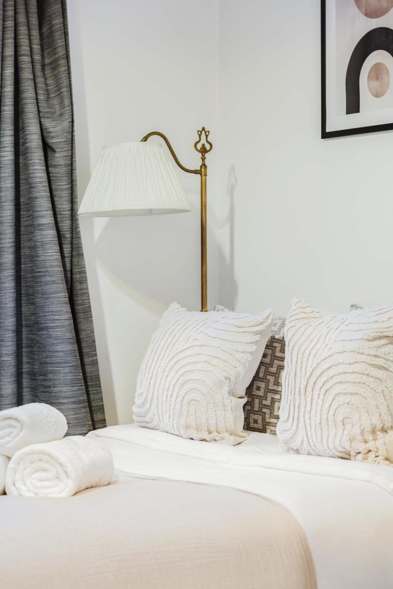 Heart Of The With Balcony - Thames - St Paul's - Cityapartmentstay Londres