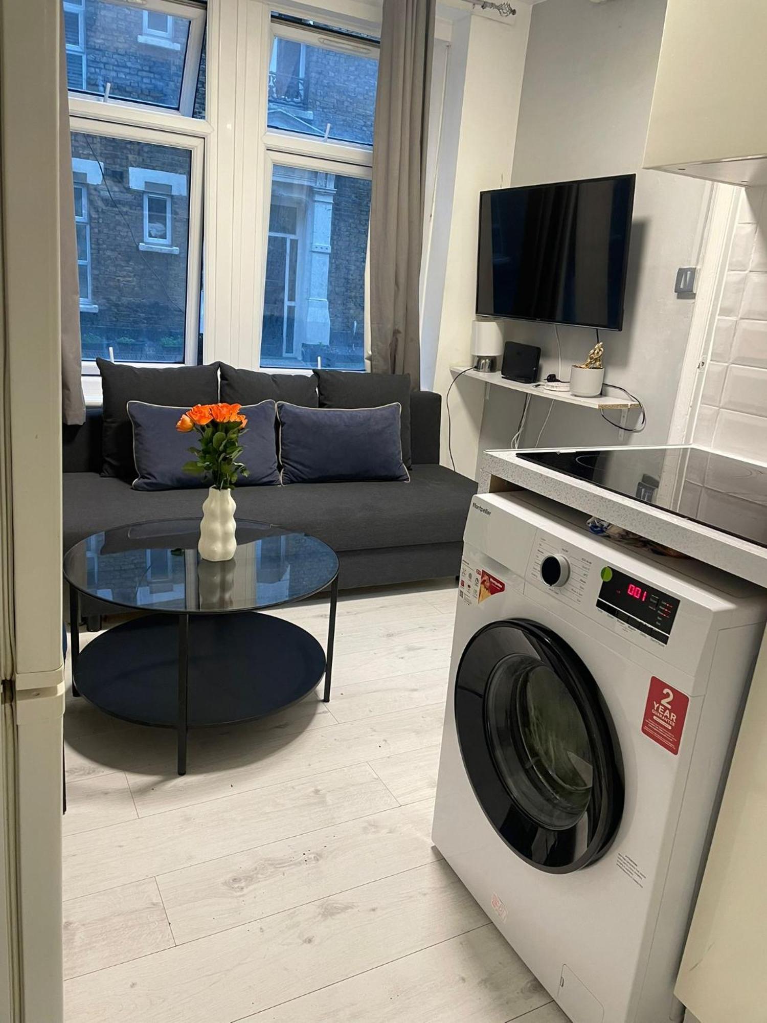 Lovely Ground Floor Miles Apartamento