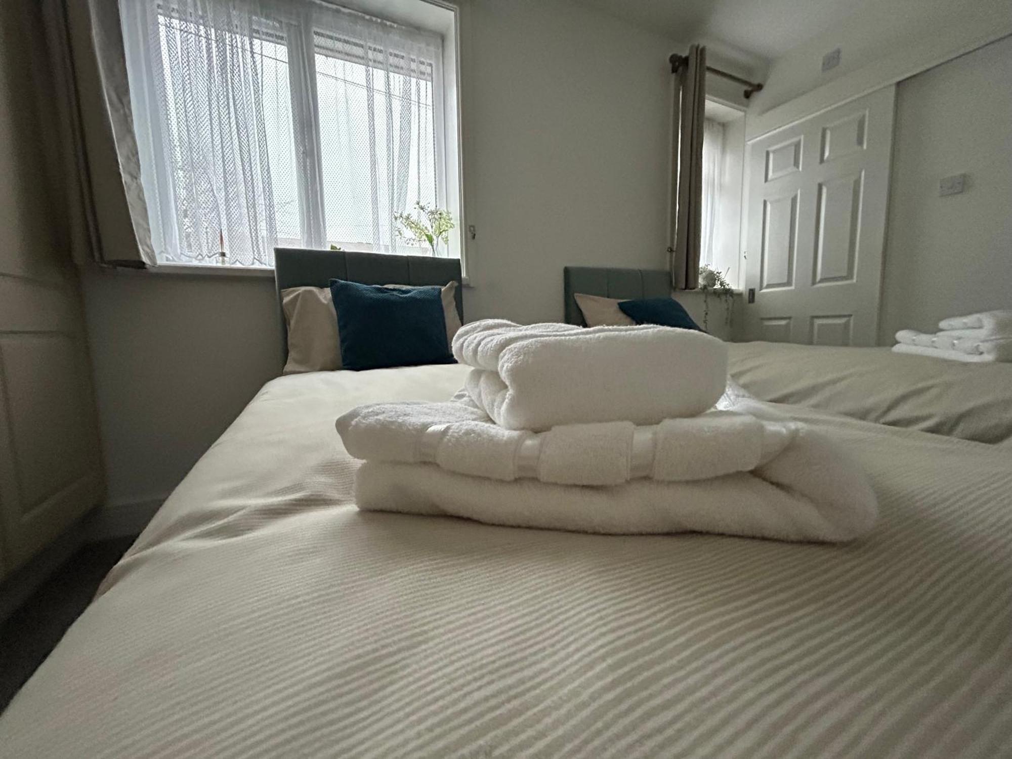 Apartment Spacious 3 Bed Near Greenwich Fast Wifi & Free Parking London