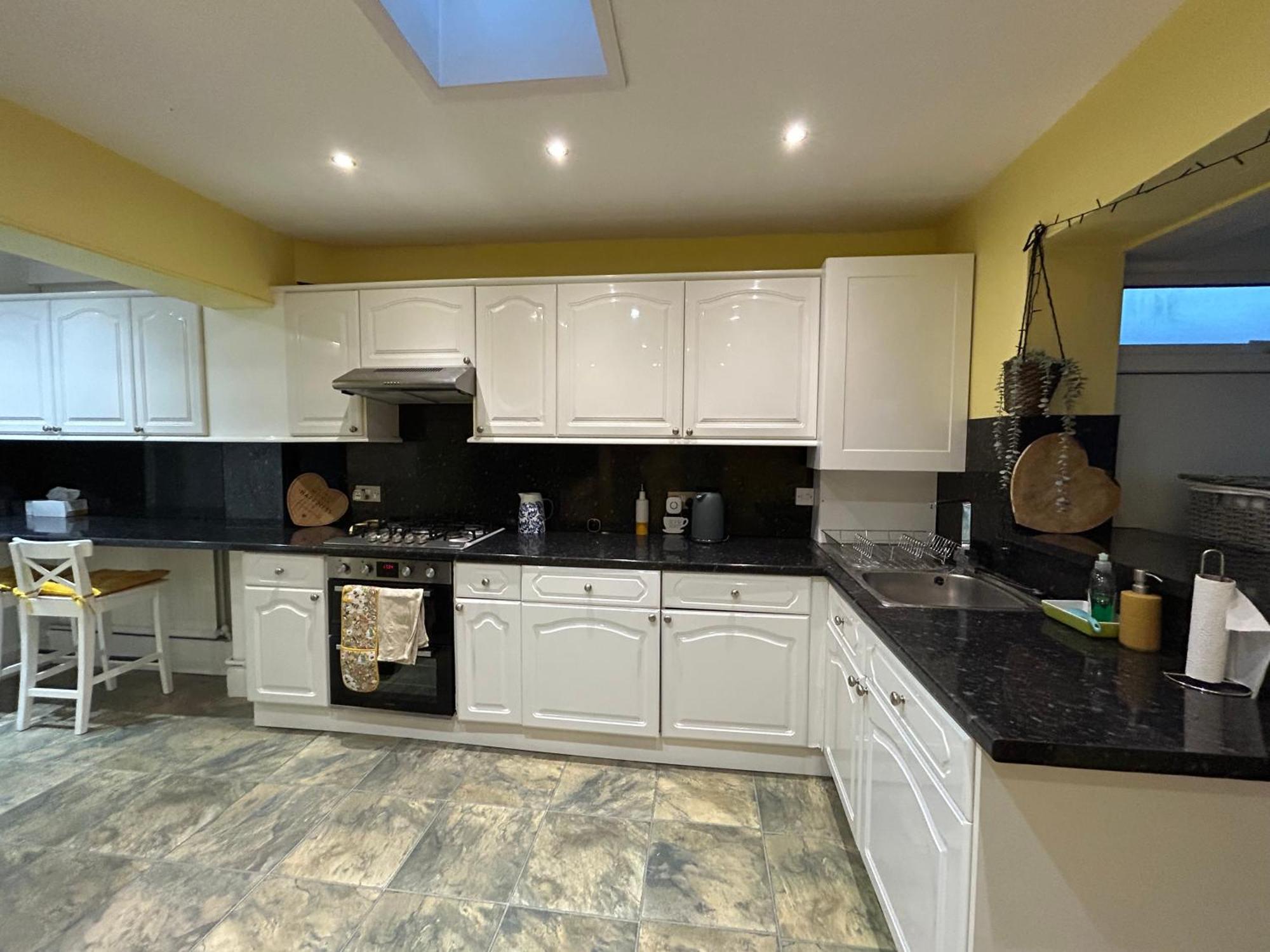 Spacious 3 Bed Near Greenwich Fast Wifi & Free Parking Apartment *