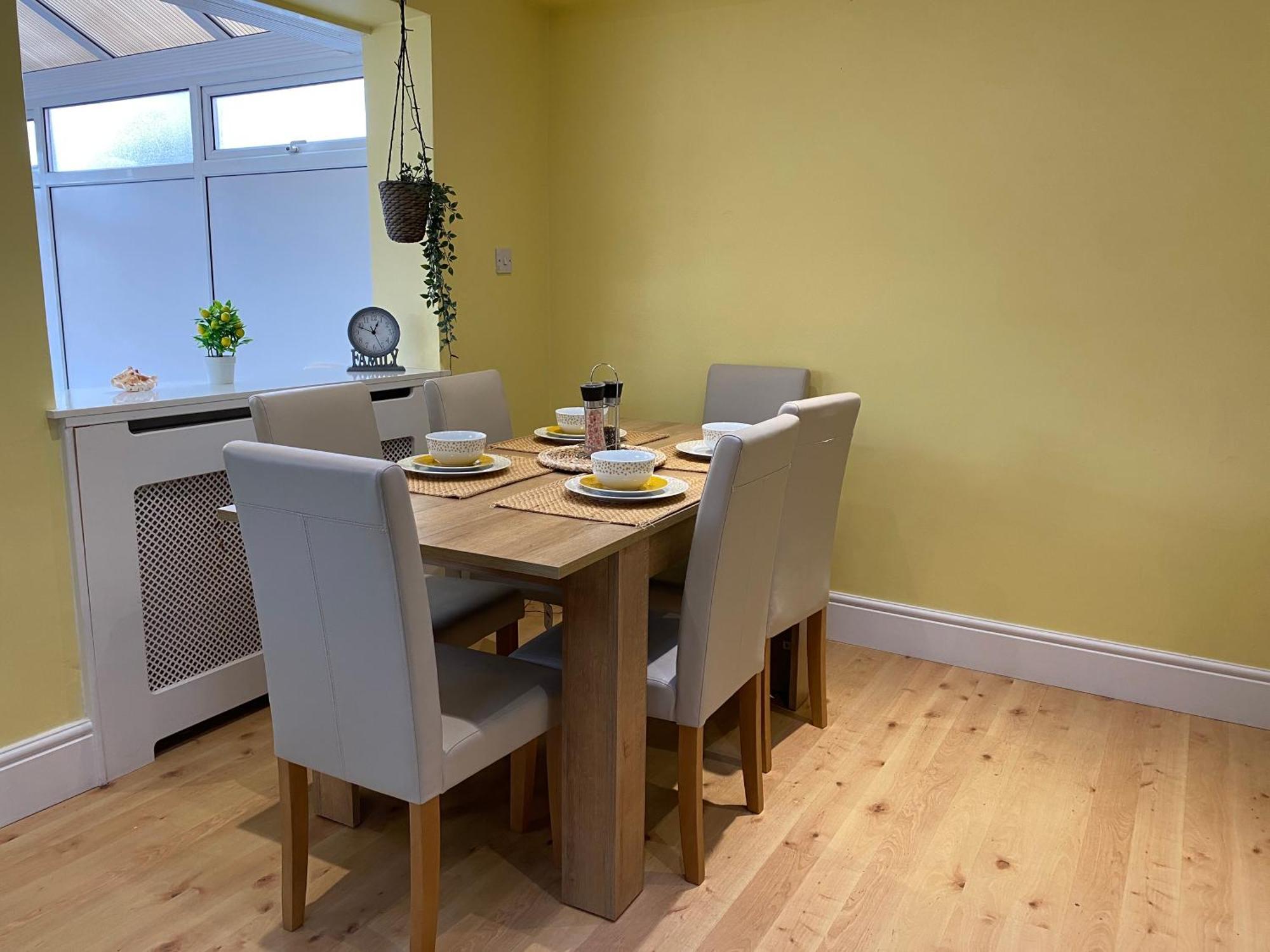 Spacious 3 Bed Near Greenwich Fast Wifi & Free Parking Apartment *