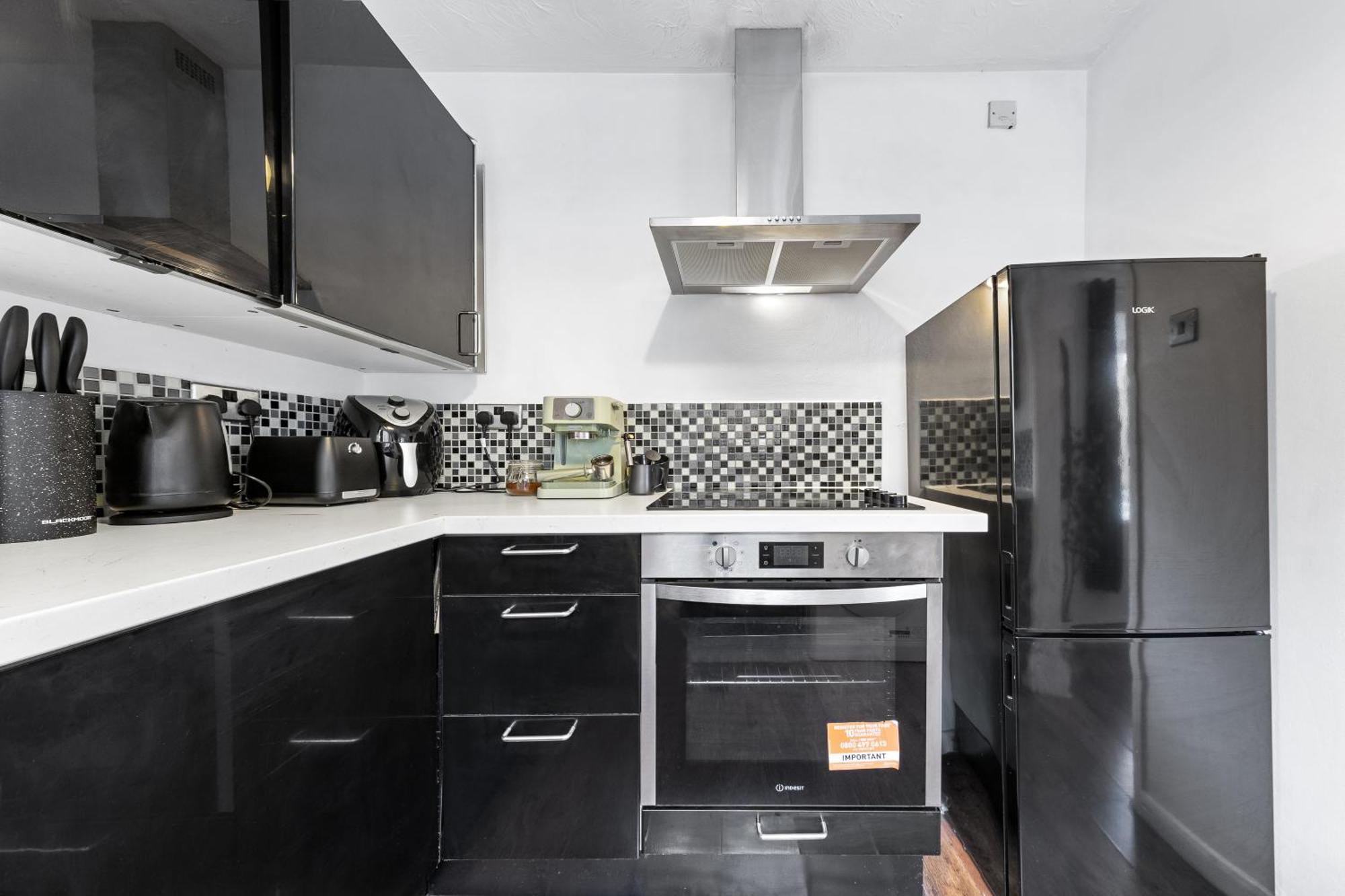 Luxe 2bed, Free Parking And Permit, Great Transport Links Apartment London