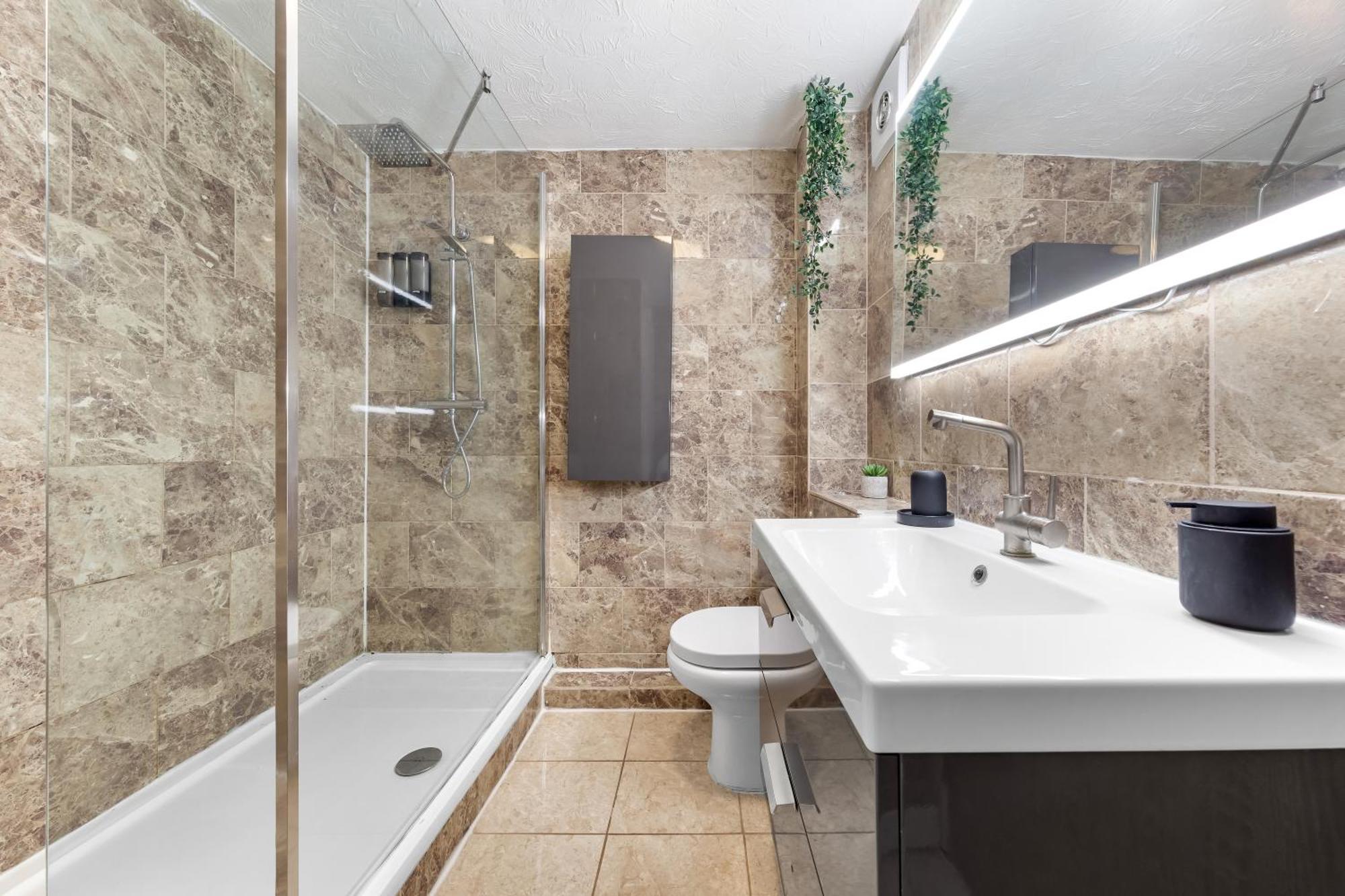 Luxe 2bed, Free Parking And Permit, Great Transport Links