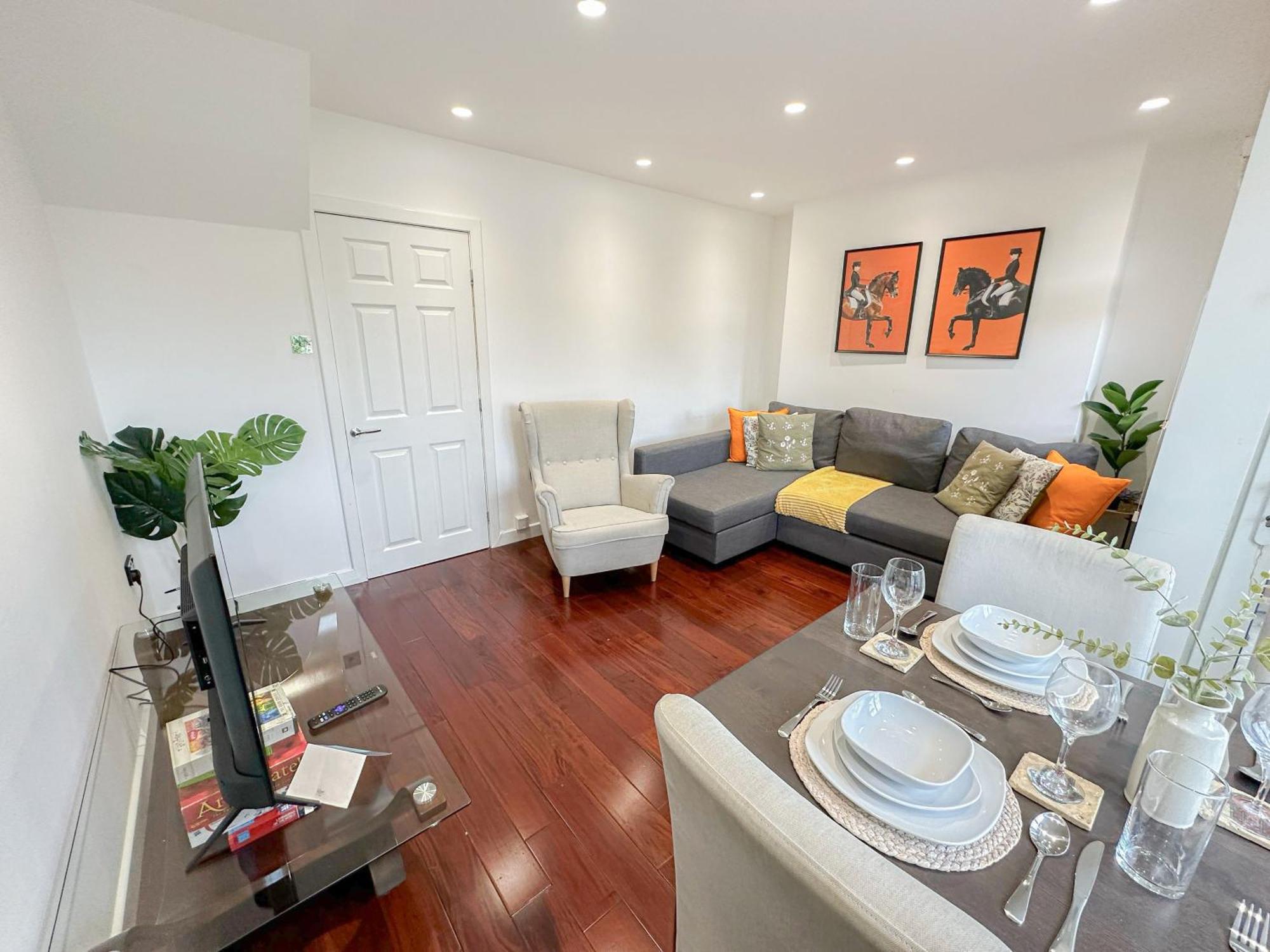 Charming 2-bedroom Flat With Private Balcony Near Islington Station, Canonbury * London