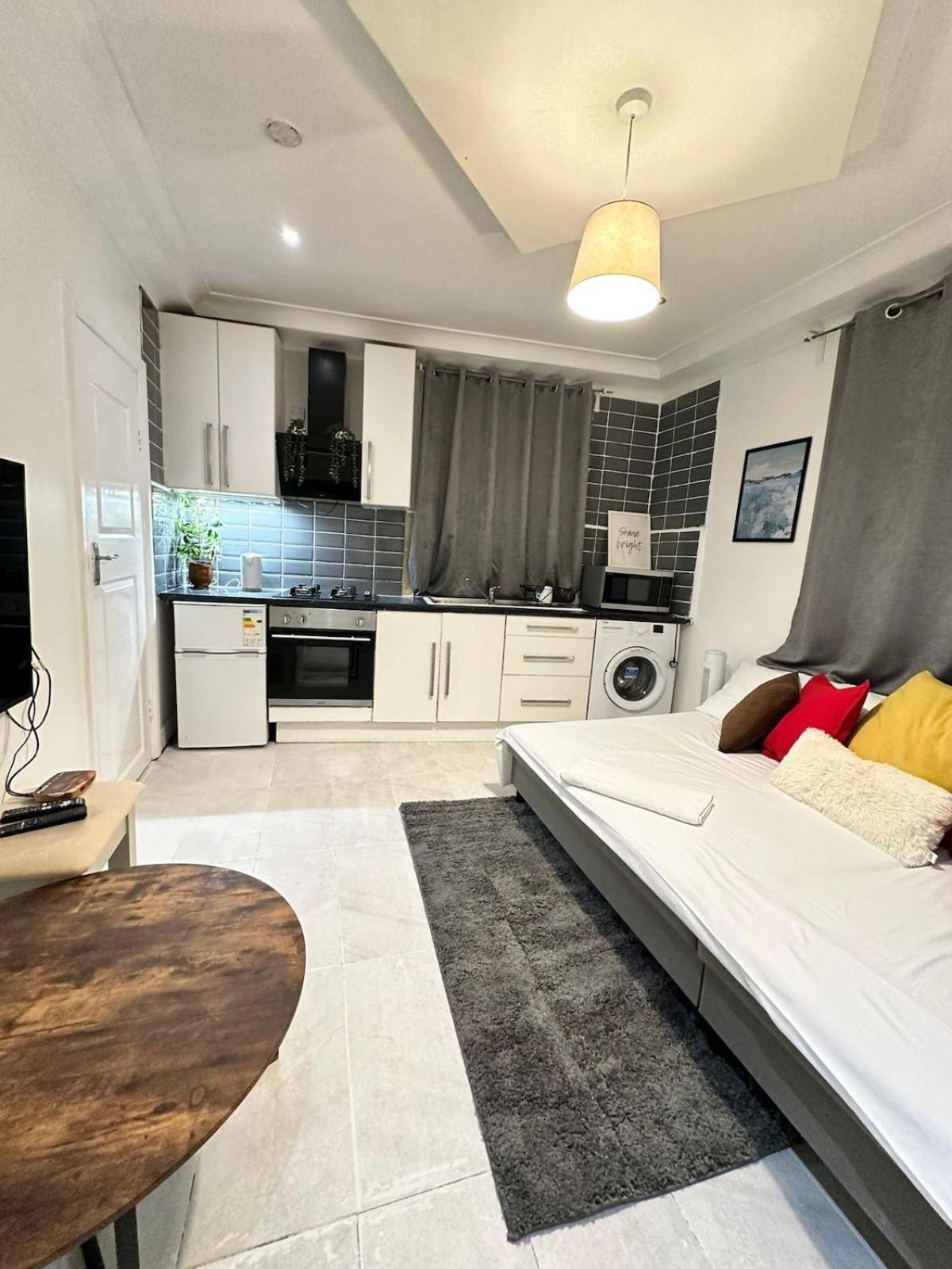 One Bedroom Flat Bell Street Apartment London
