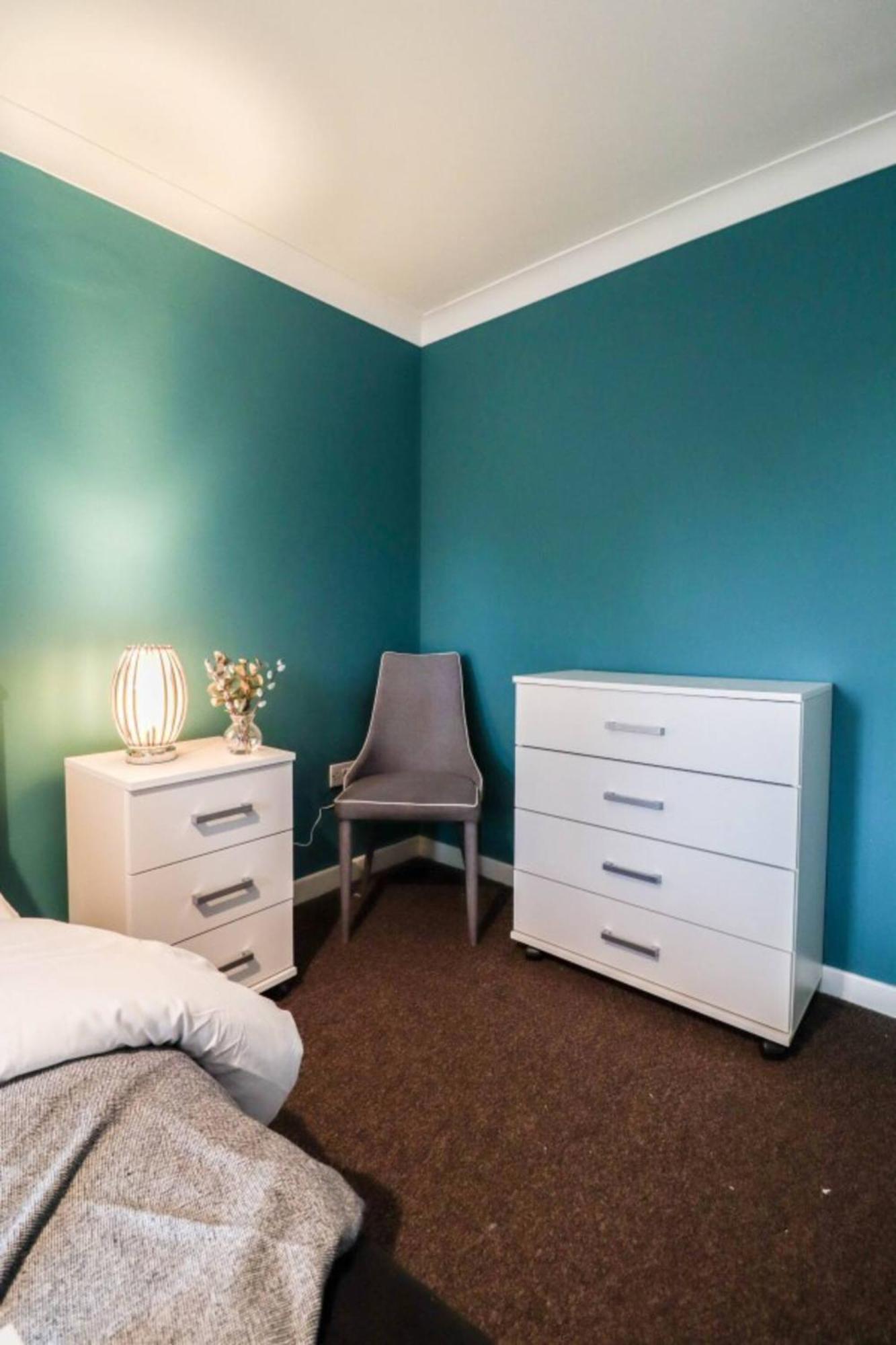 Modern 2br Flat In Bentley House Apartment *