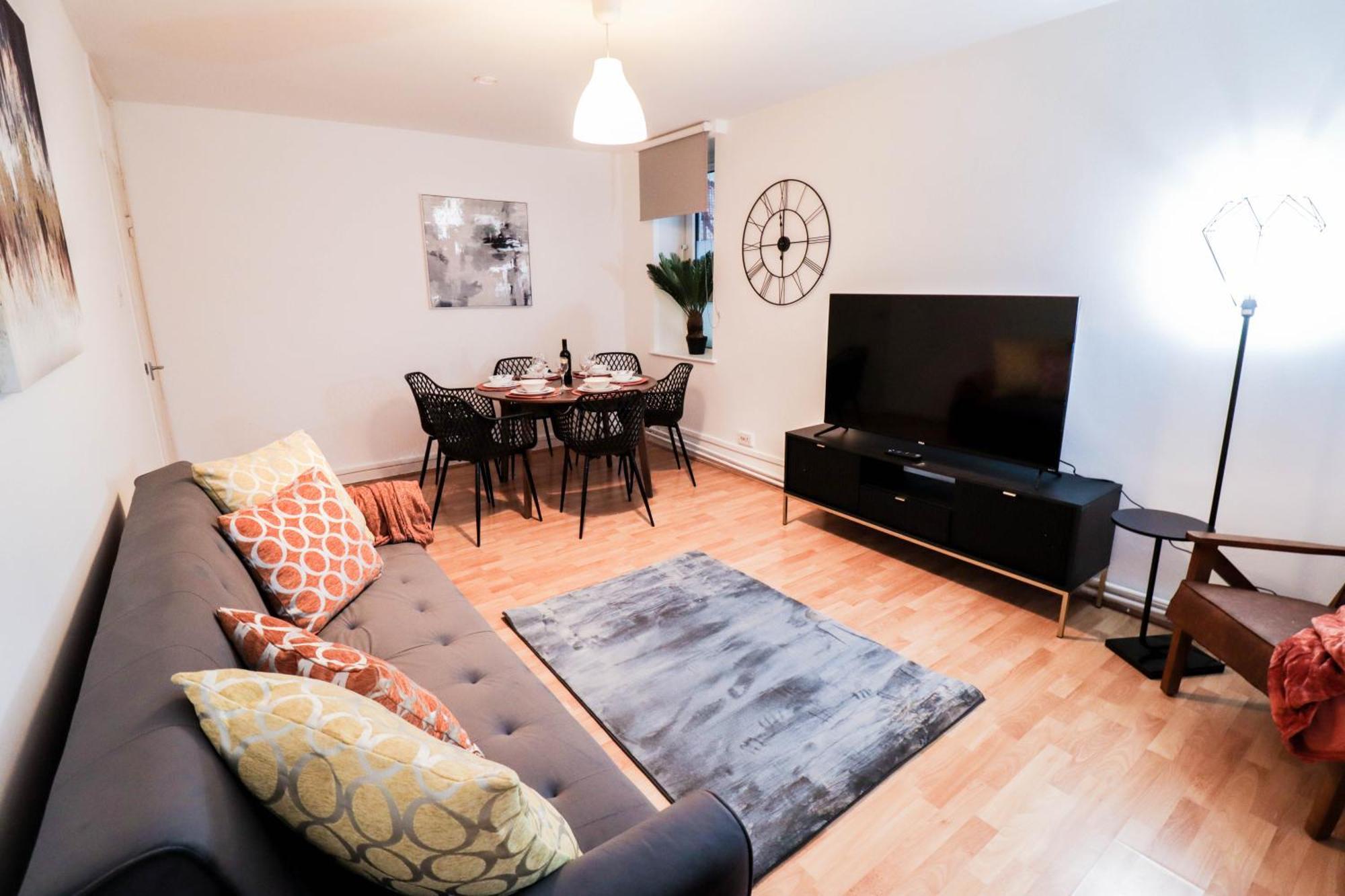 Well-Presented 3-Bedroom Flat! Great Location! Apartment