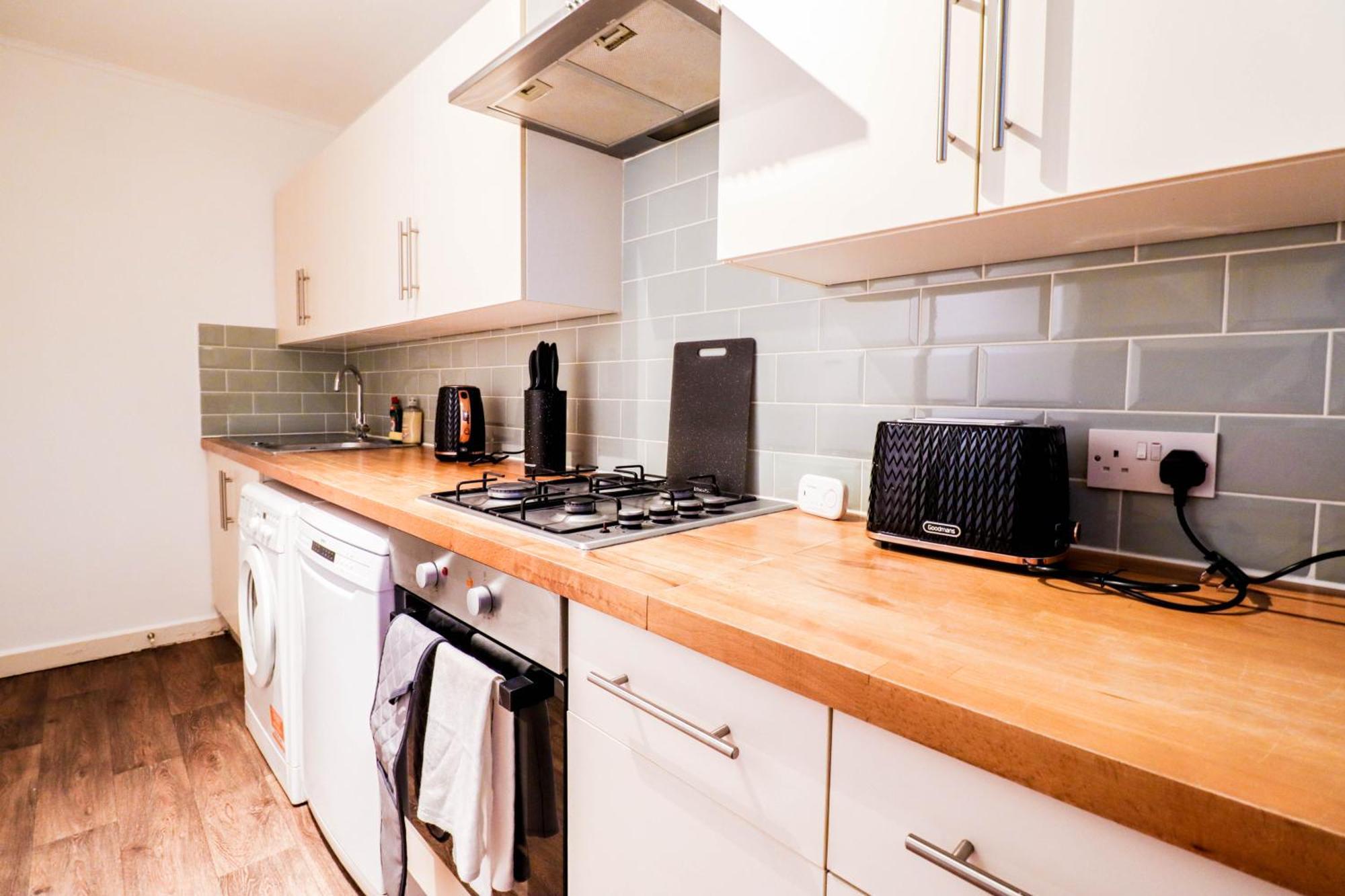 Well-Presented 3-Bedroom Flat! Great Location! Apartment