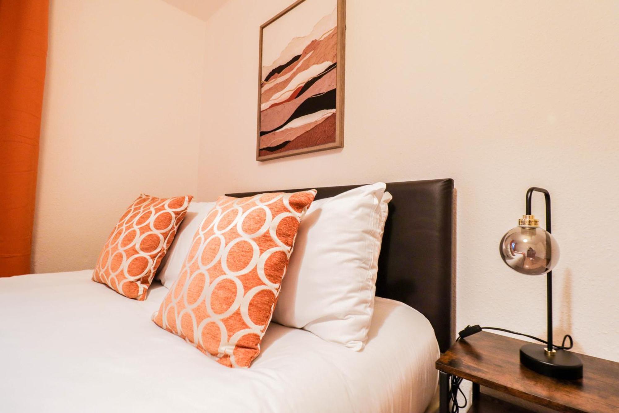 Well-Presented 3-Bedroom Flat! Great Location! * London