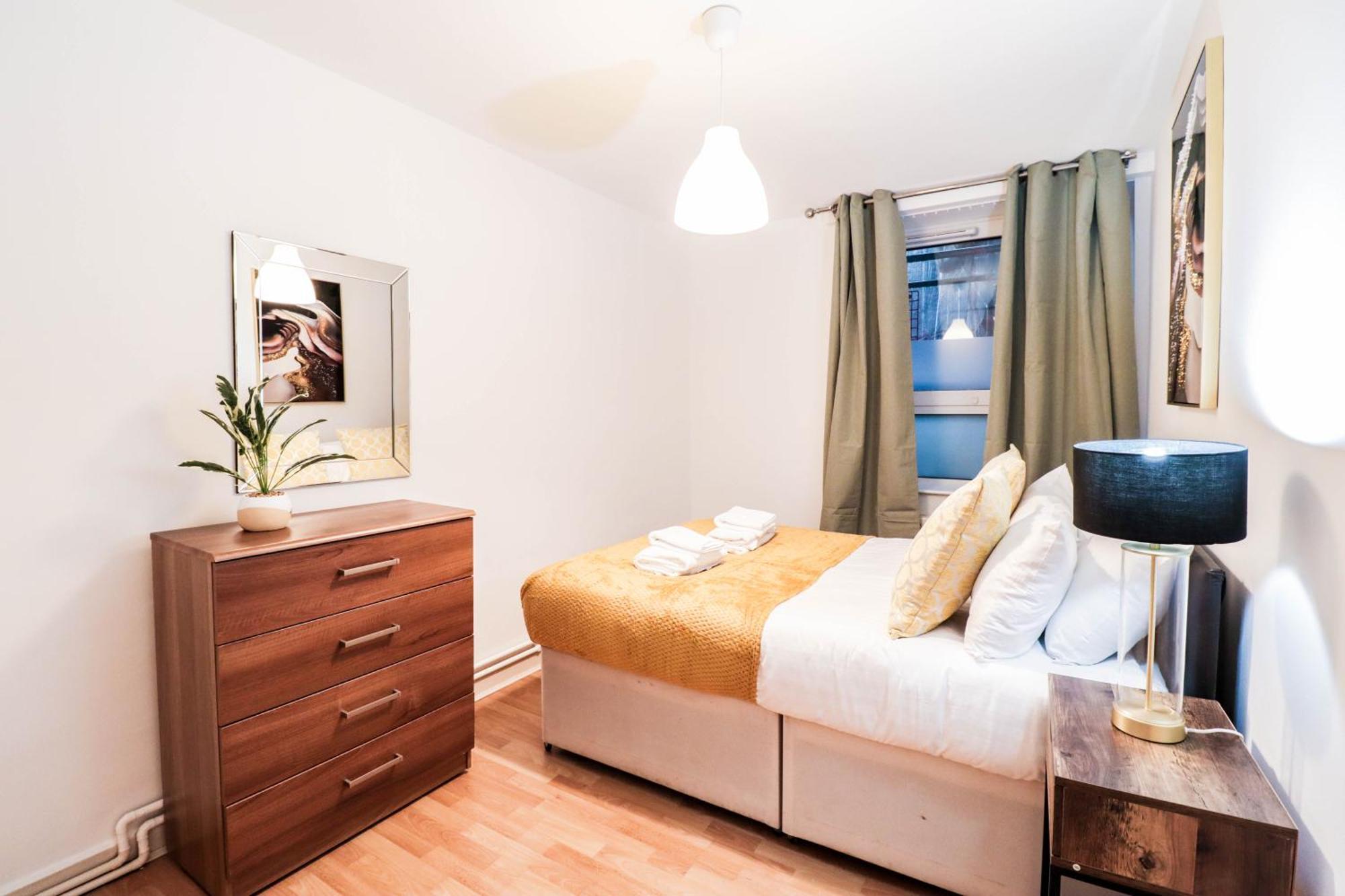 Well-Presented 3-Bedroom Flat! Great Location! * London