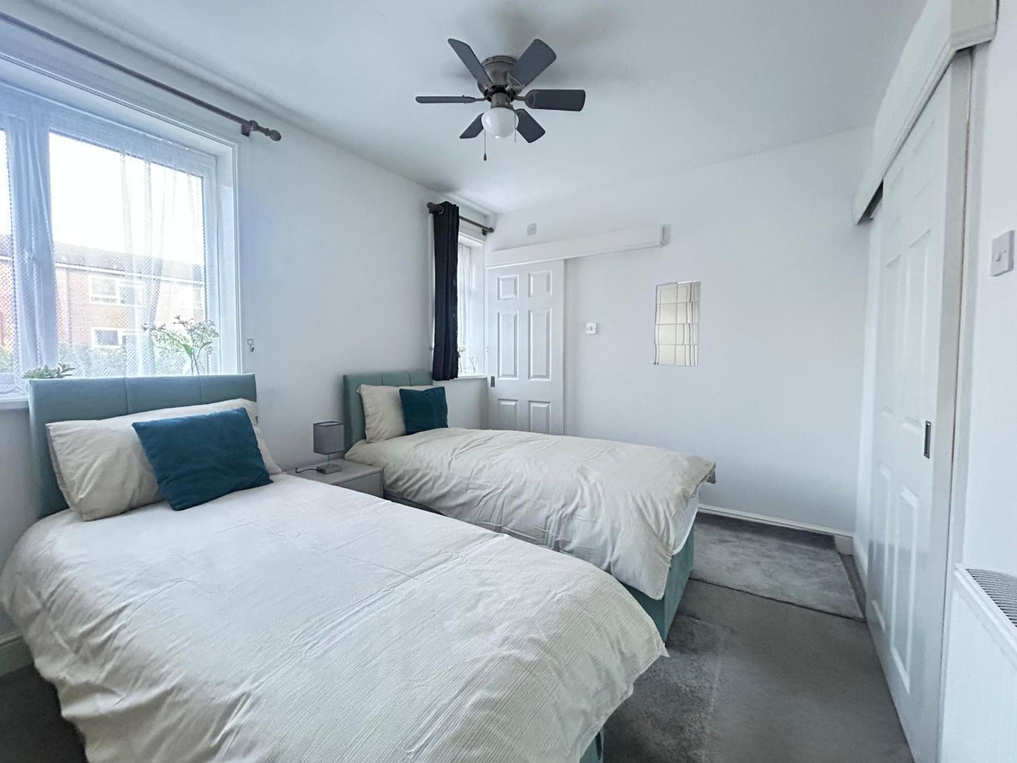 Apartment Spacious 3 Bed Near Greenwich Fast Wifi & Free Parking London