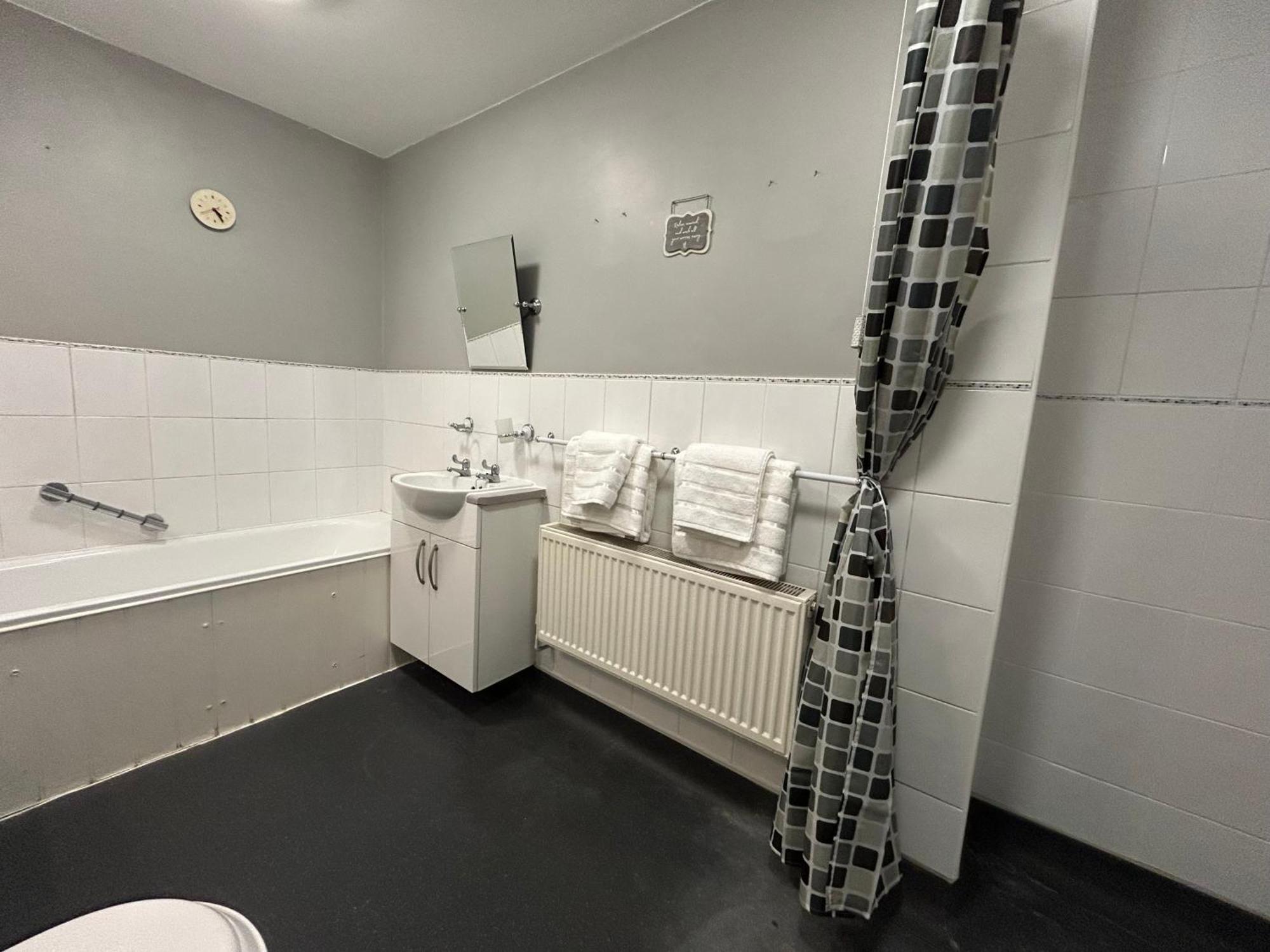 Apartment Spacious 3 Bed Near Greenwich Fast Wifi & Free Parking