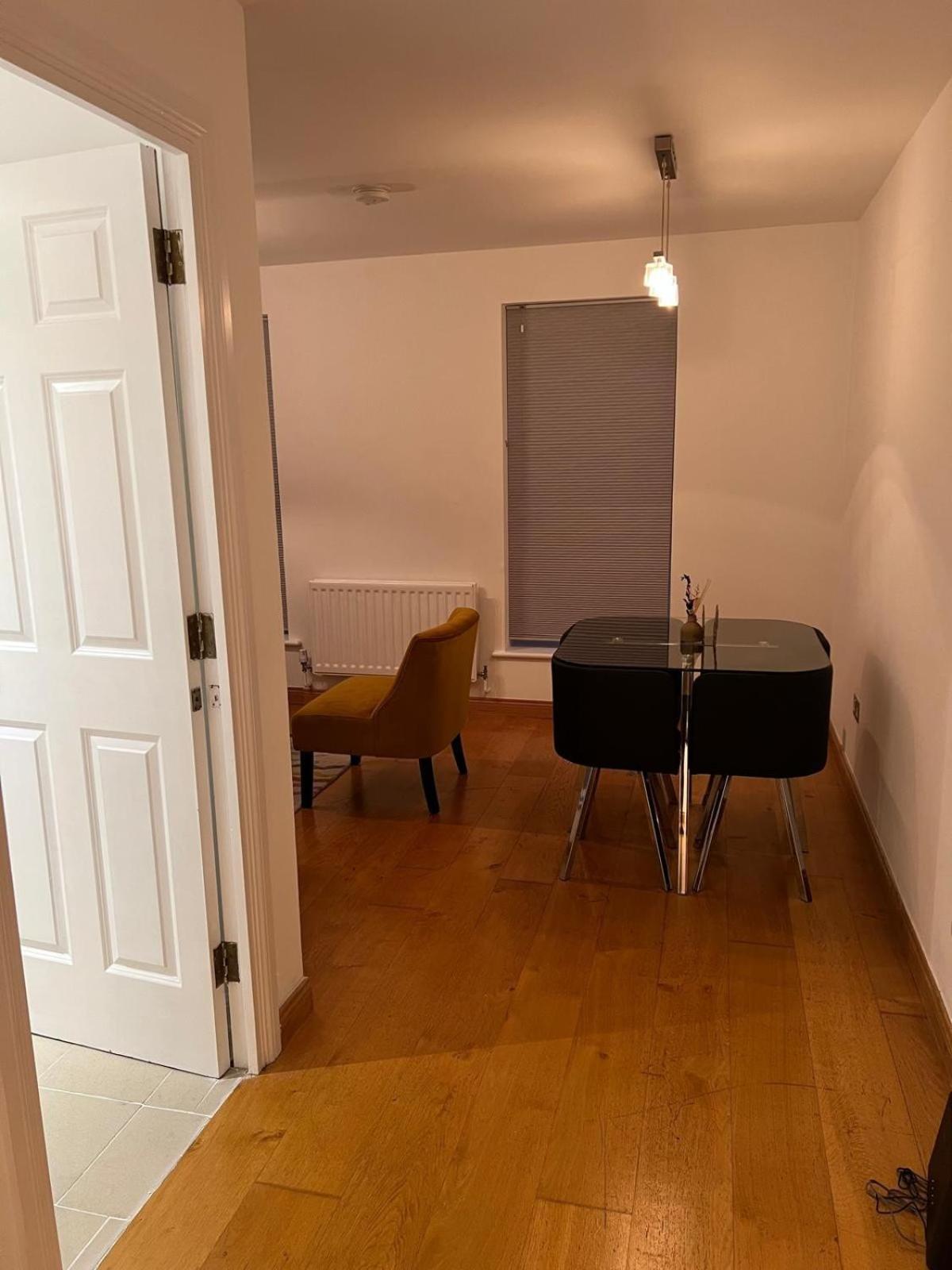 Apartamento Luxurious 2 Bedroom Flat Britannia Village Londres