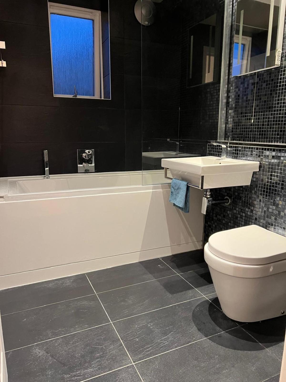 Luxurious 2 Bedroom Flat Britannia Village Apartamento