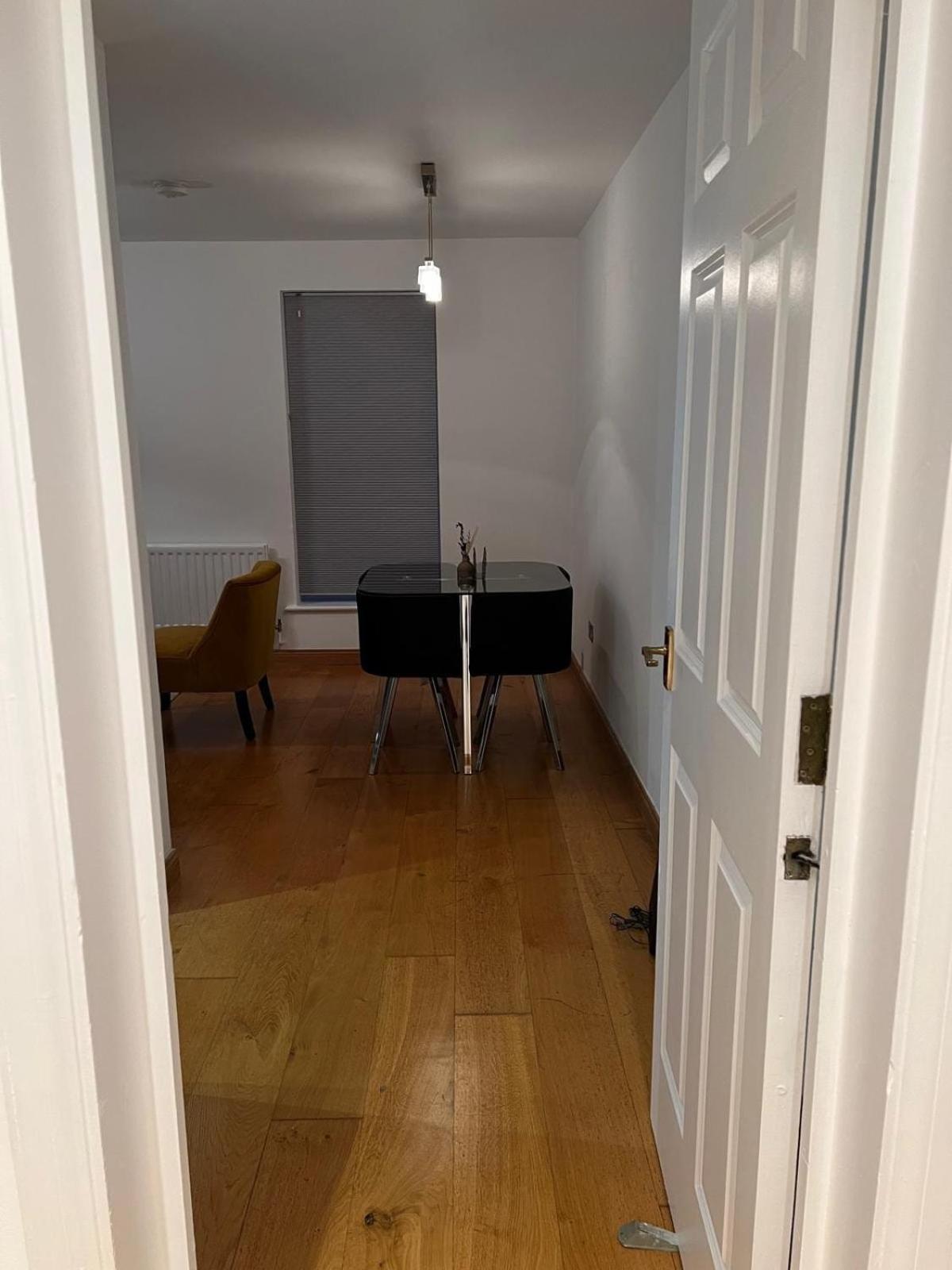 Apartamento Luxurious 2 Bedroom Flat Britannia Village Londres