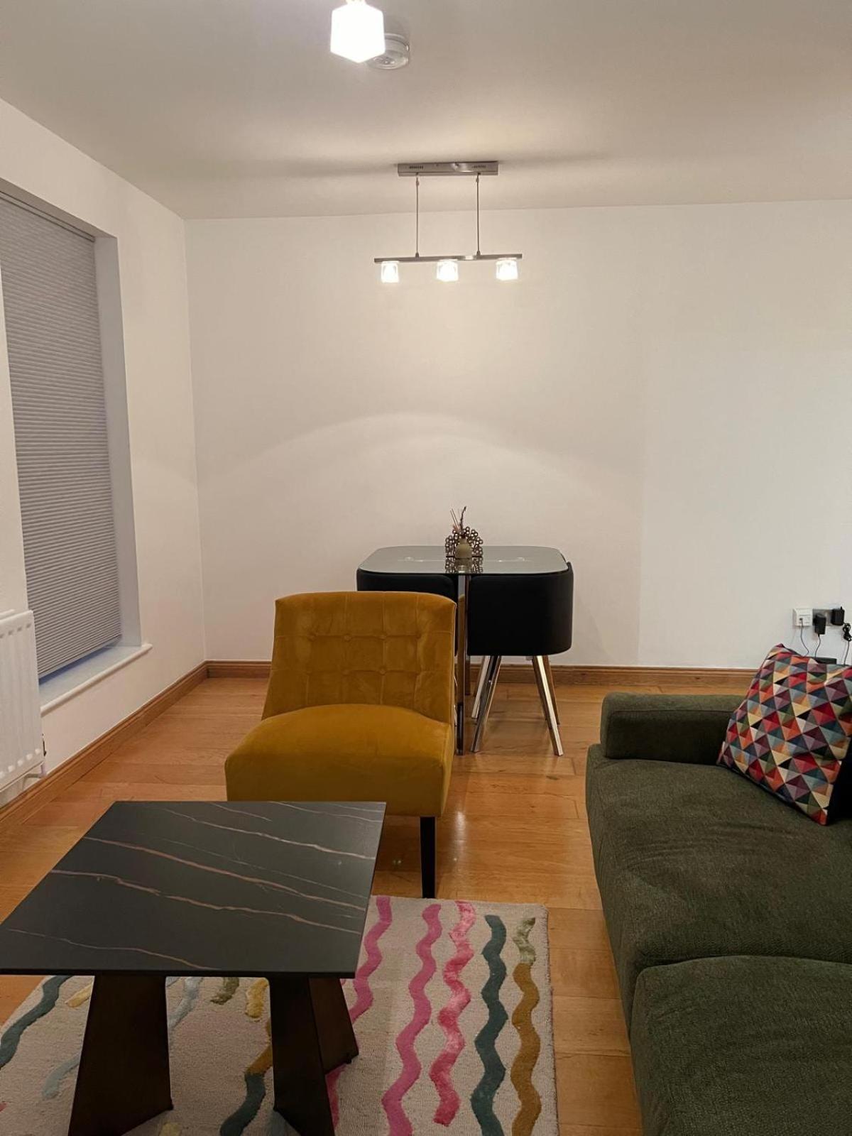 Luxurious 2 Bedroom Flat Britannia Village * Londres