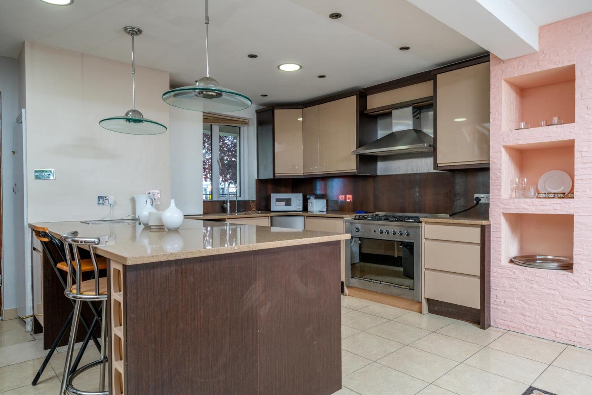 Beautiful 3 Bedroom Maisonette Apartamento Londres