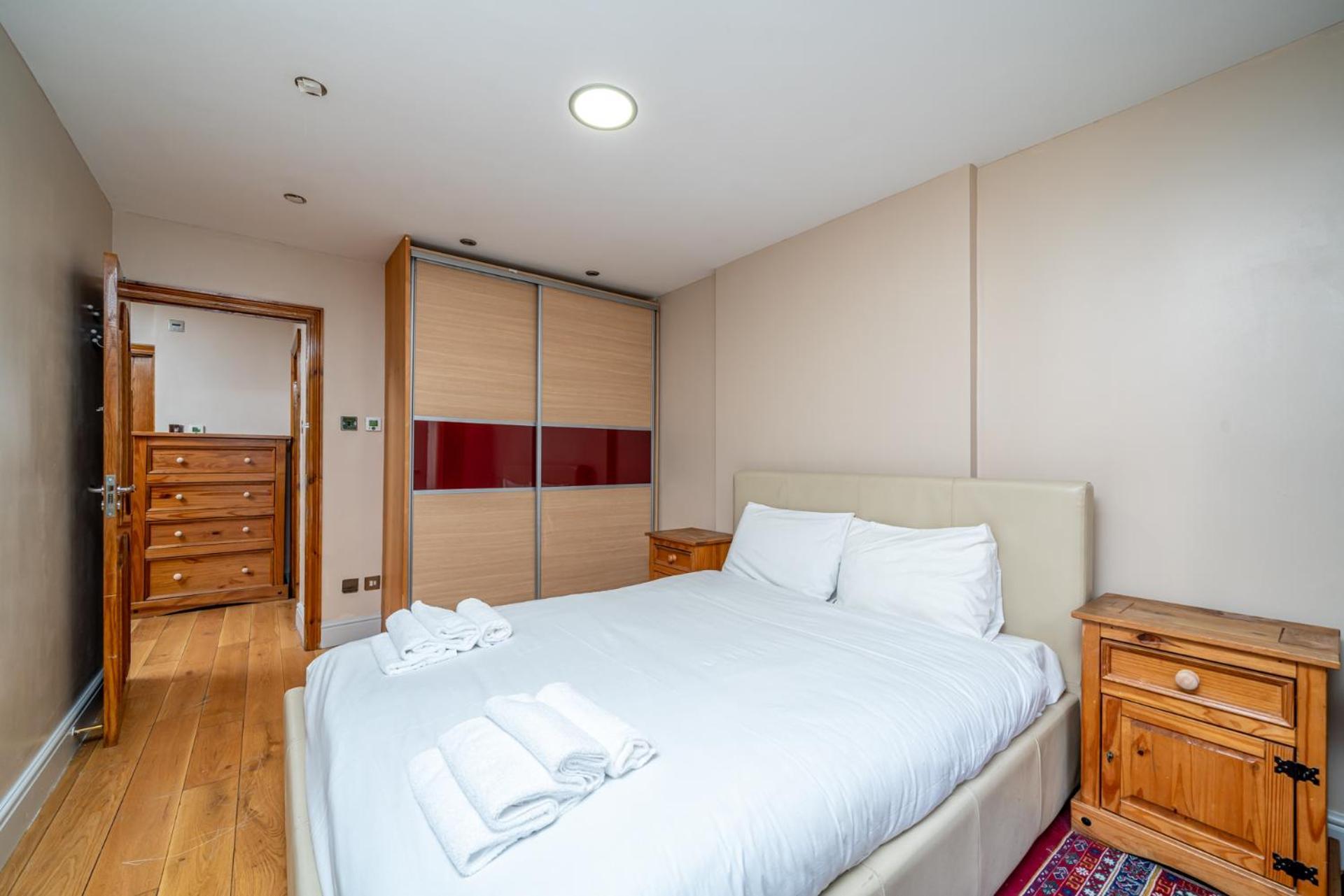 Beautiful 3 Bedroom Maisonette Apartamento