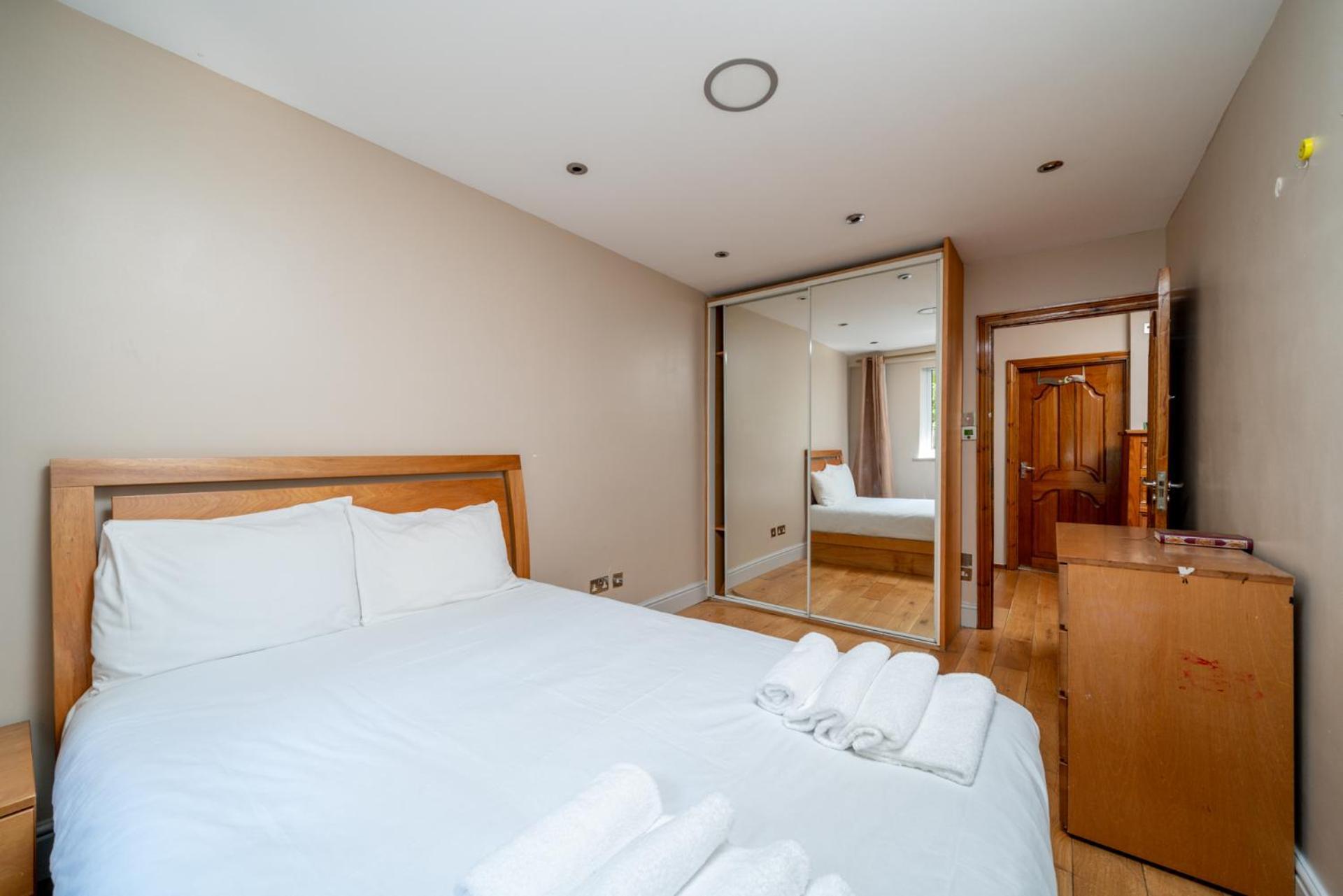 Beautiful 3 Bedroom Maisonette Apartamento *