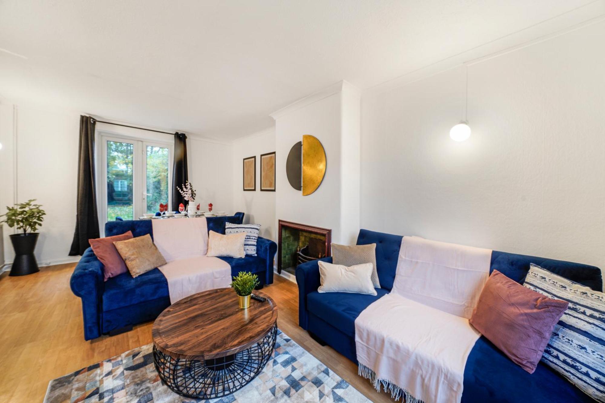 Boutique Shepherds Bush Abode-Garden-Sleeps 12 Ferienhaus London