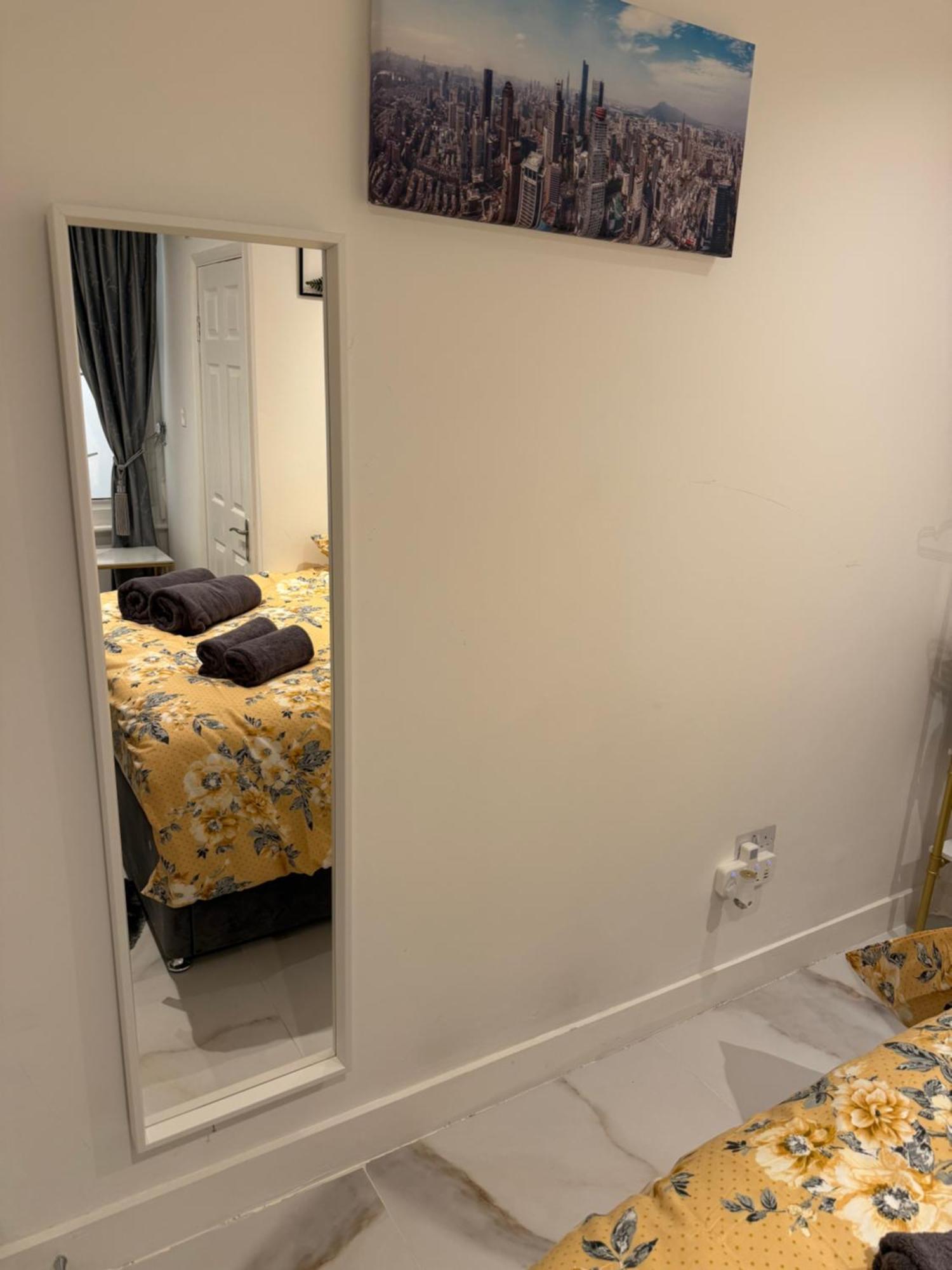 Luxury In Victoria, 7 Minutes Walk To Victoria Station, 2 * Londen