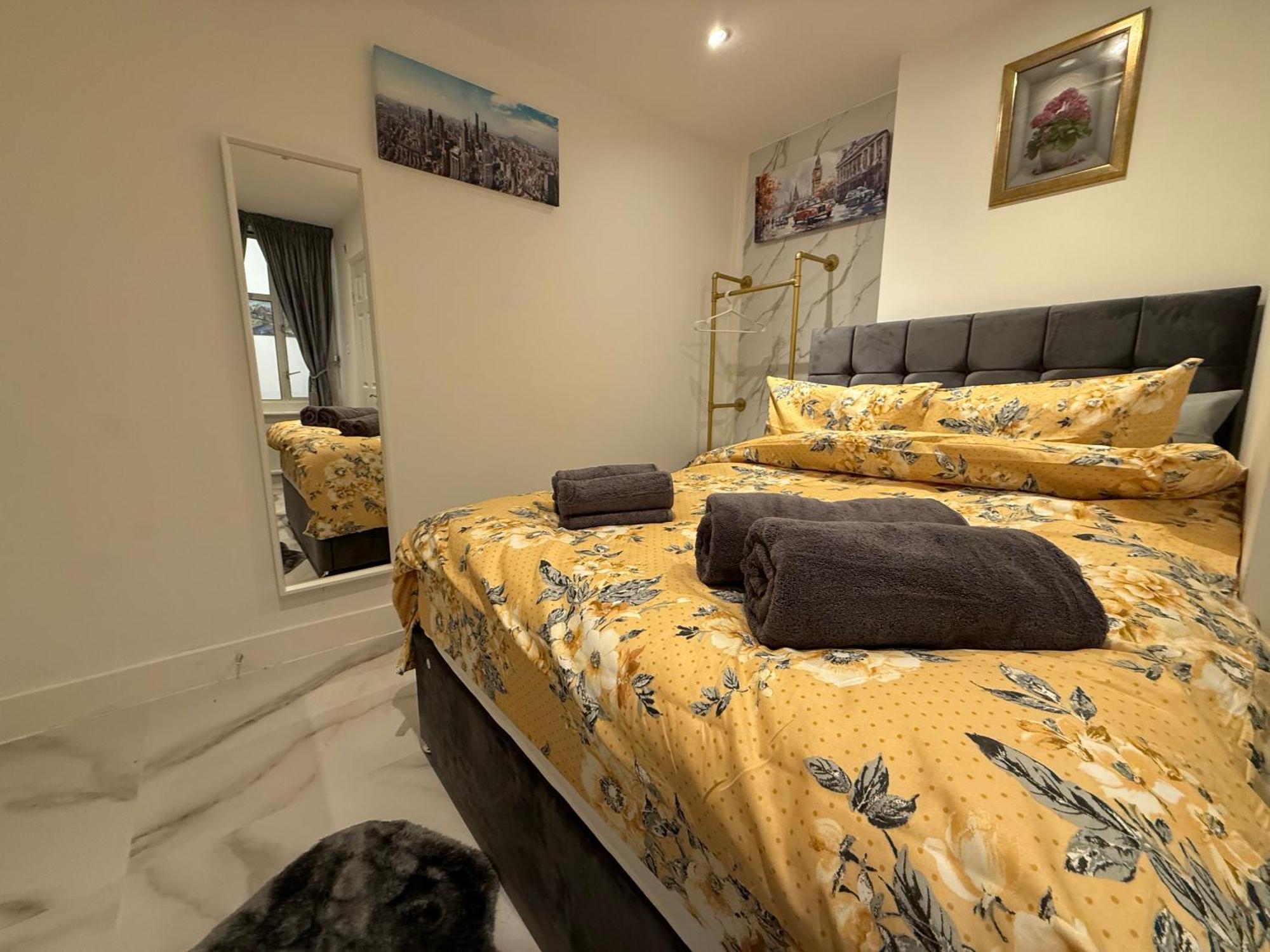 Luxury In Victoria, 7 Minutes Walk To Victoria Station, 2 Accommodatie bij particulieren