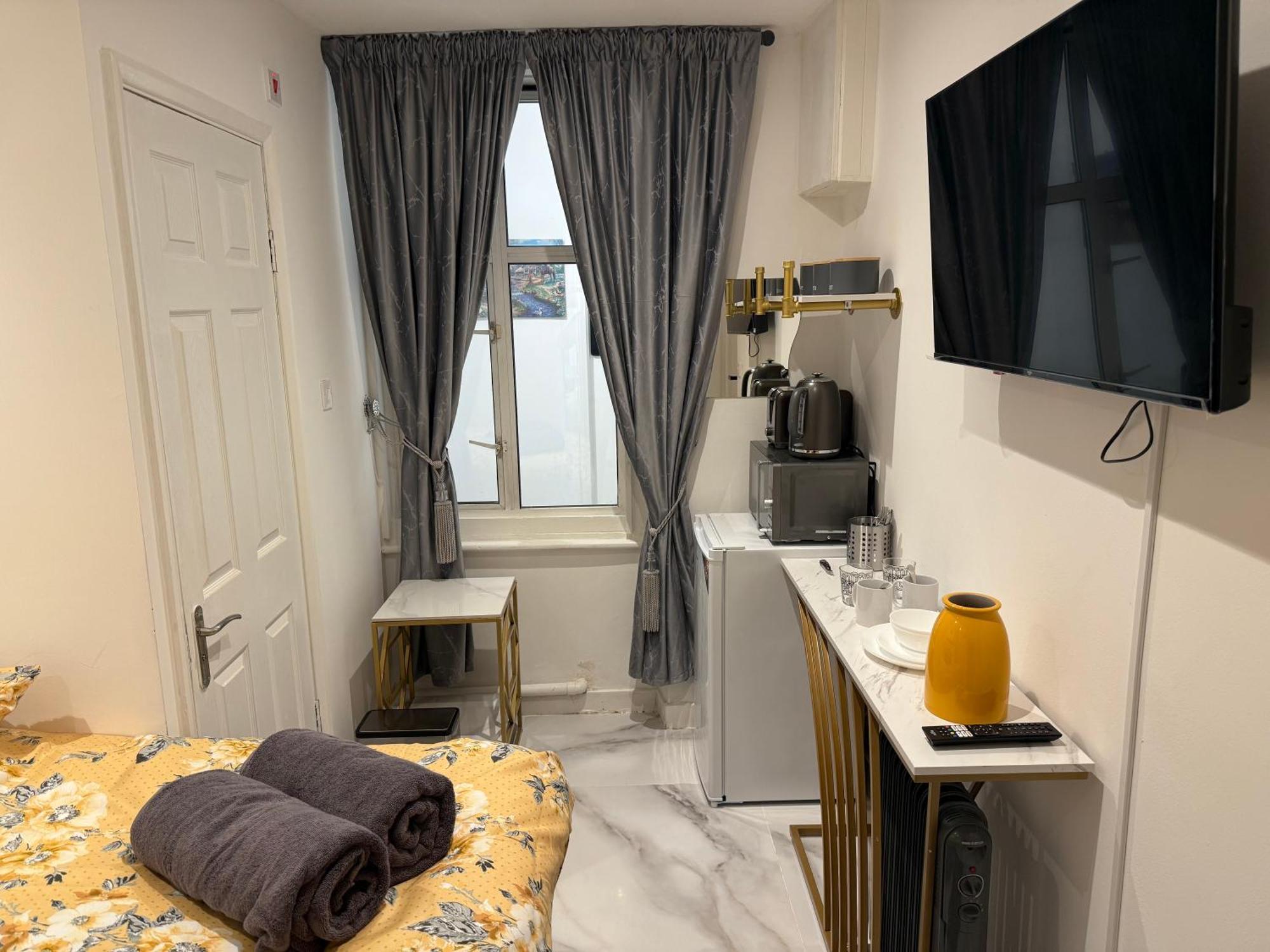Luxury In Victoria, 7 Minutes Walk To Victoria Station, 2 Londen
