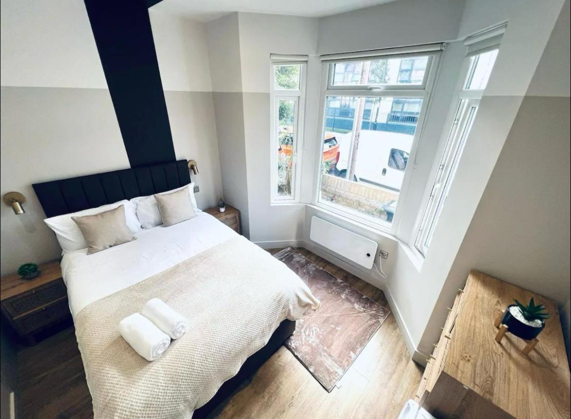 South Charming Ensuite Look Like Designer * London