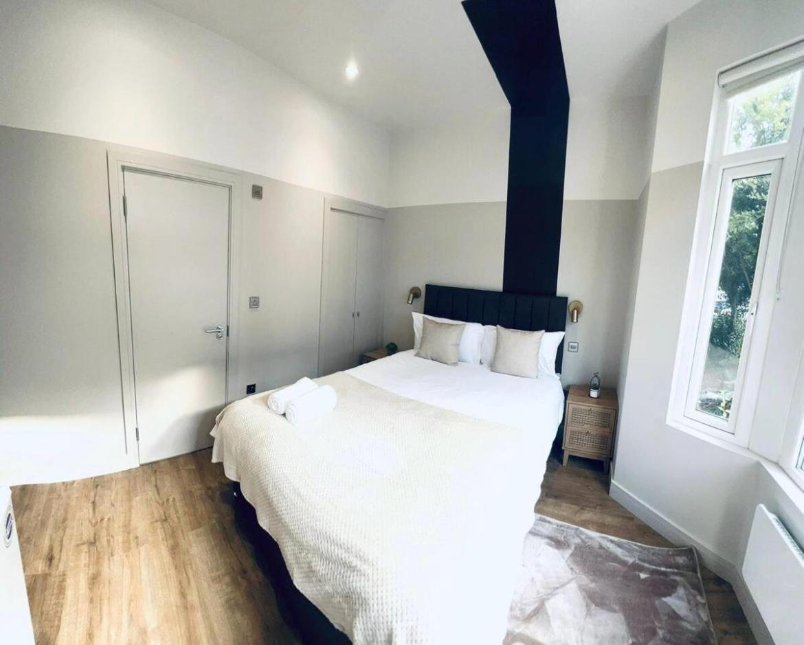 South Charming Ensuite Look Like Designer * London