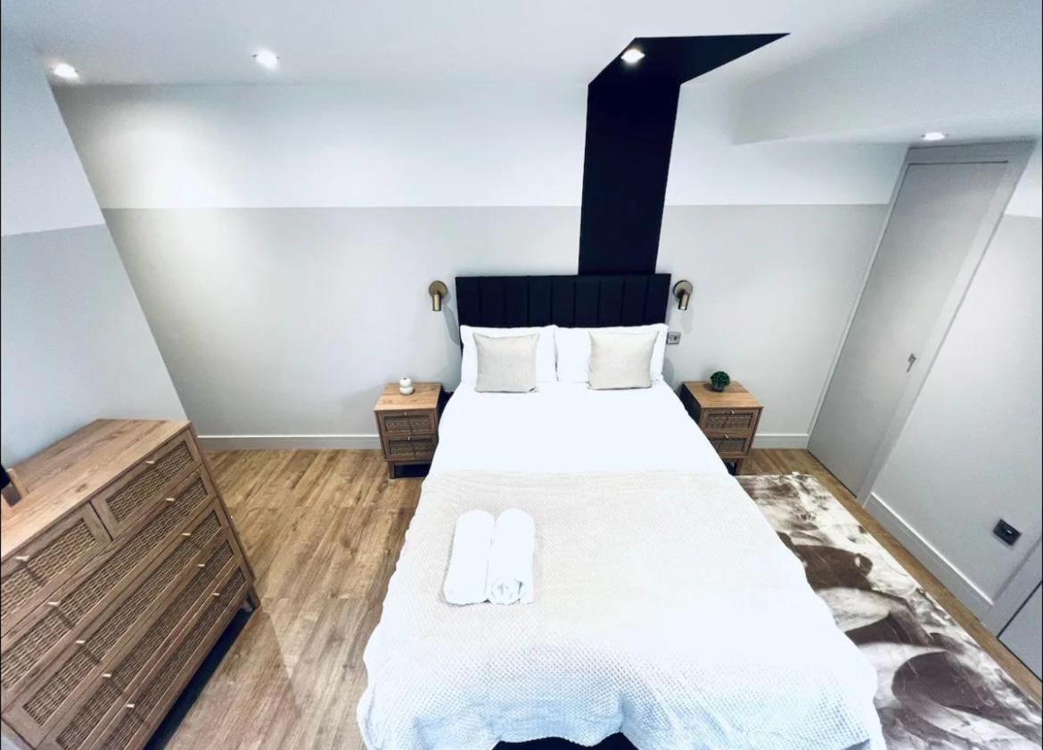 South Charming Ensuite Look Like Designer * London