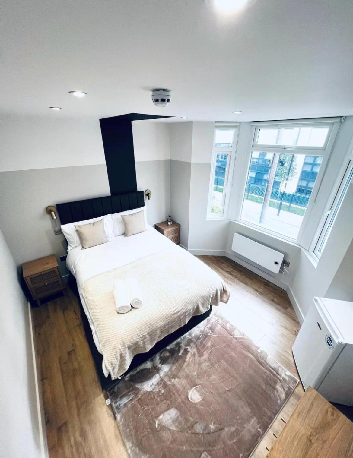 South Charming Ensuite Look Like Designer * London