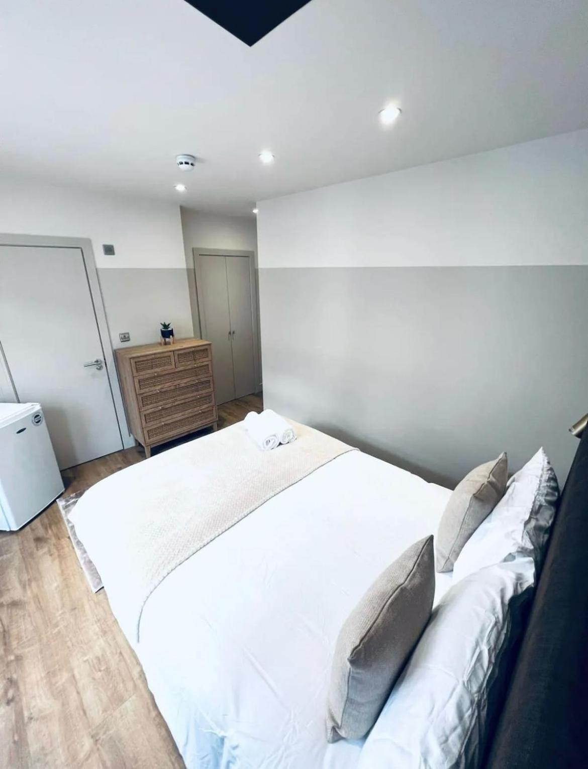 South Charming Ensuite Look Like Designer *