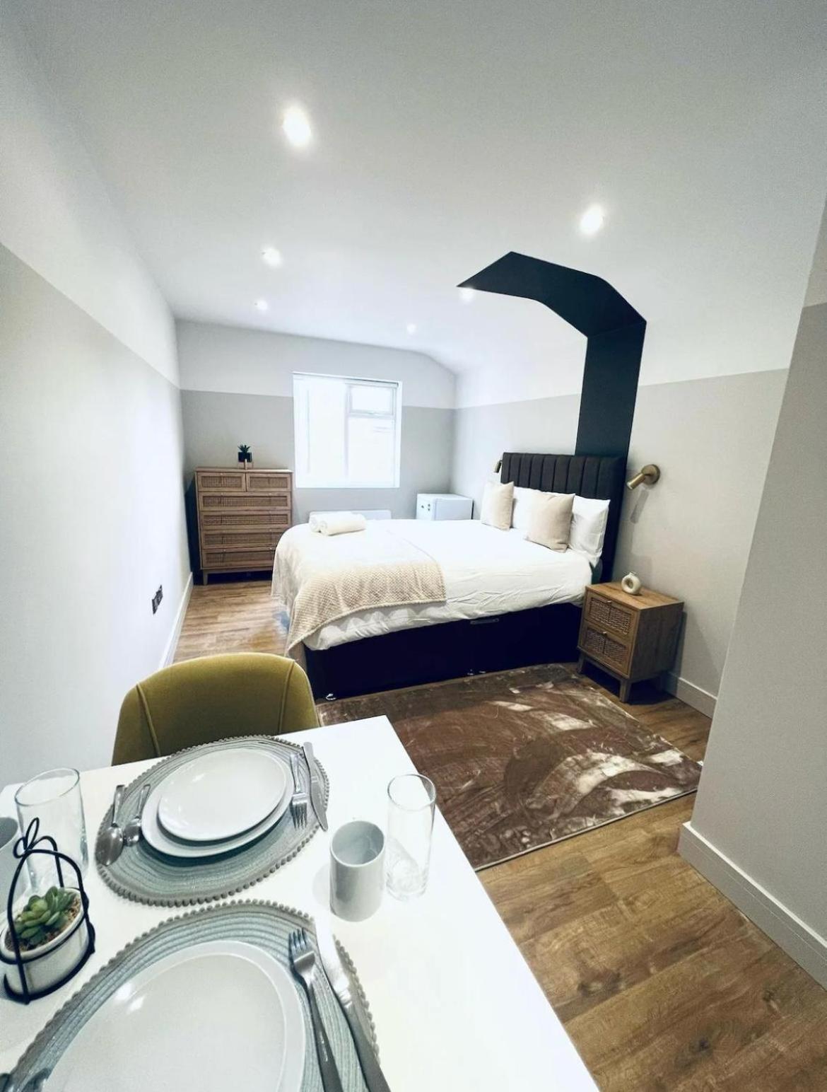 South Charming Ensuite Look Like Designer London