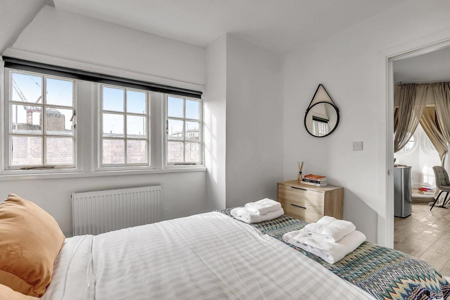 Vibrant Kensington Street Apartment London