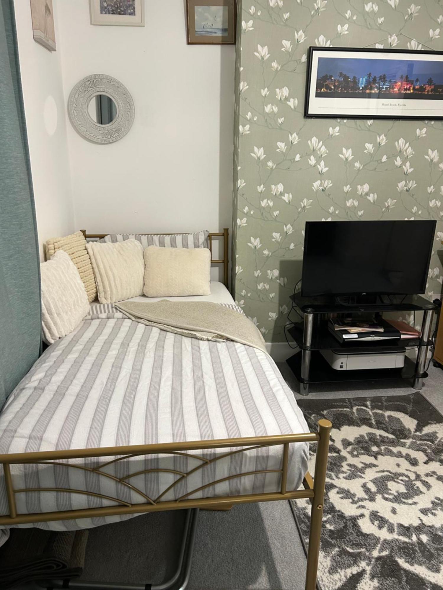 Private In Shepherds Bush Apartment London