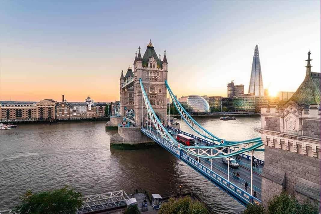 Huge 6 Beds House In Zone 2 London-mobilerateoffers-families-leisure-parking-wifi-pooltable-netflix-sleeps15! * Londen