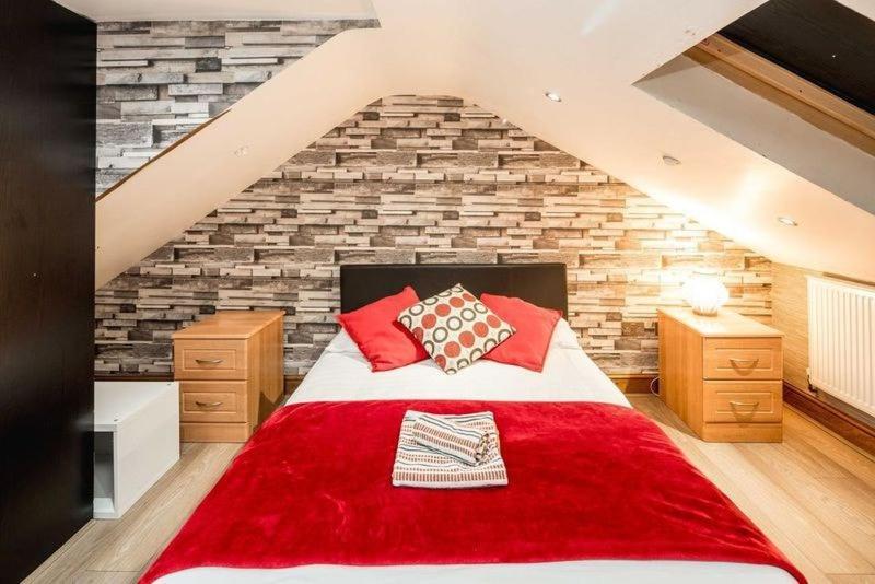 Appartement Huge 6 Beds House In Zone 2 London-mobilerateoffers-families-leisure-parking-wifi-pooltable-netflix-sleeps15!