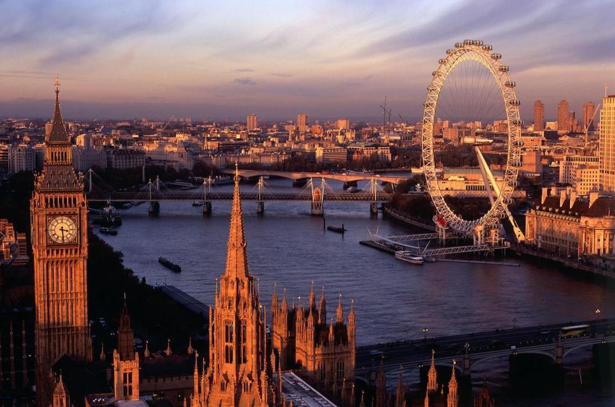 Appartement Huge 6 Beds House In Zone 2 London-mobilerateoffers-families-leisure-parking-wifi-pooltable-netflix-sleeps15! Londen
