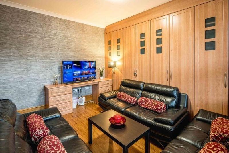 Huge 6 Beds House In Zone 2 London-mobilerateoffers-families-leisure-parking-wifi-pooltable-netflix-sleeps15! * Londen