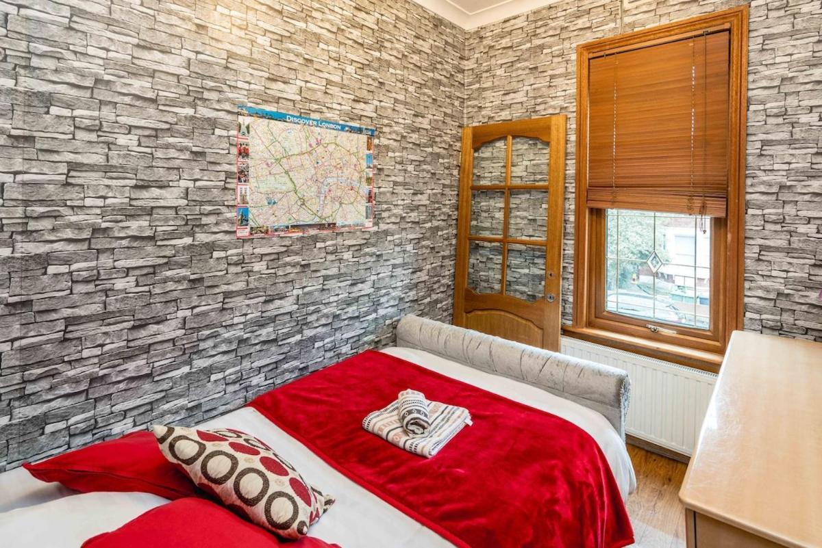 Appartement Huge 6 Beds House In Zone 2 London-mobilerateoffers-families-leisure-parking-wifi-pooltable-netflix-sleeps15!