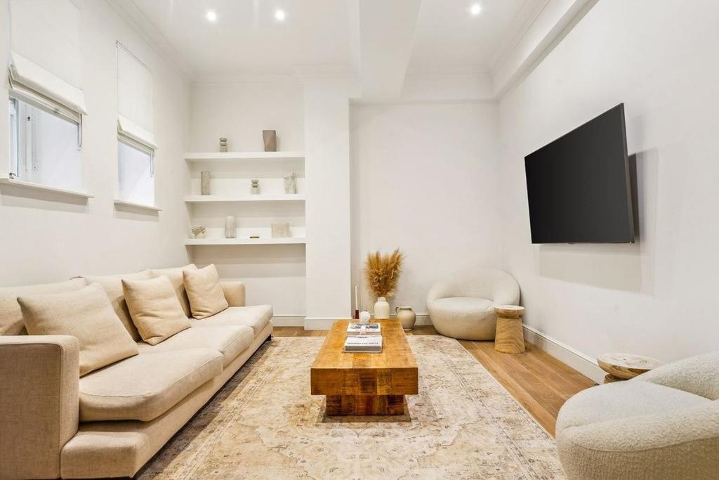 Apartment Luxury 2-bed Steps From Oxford Street London