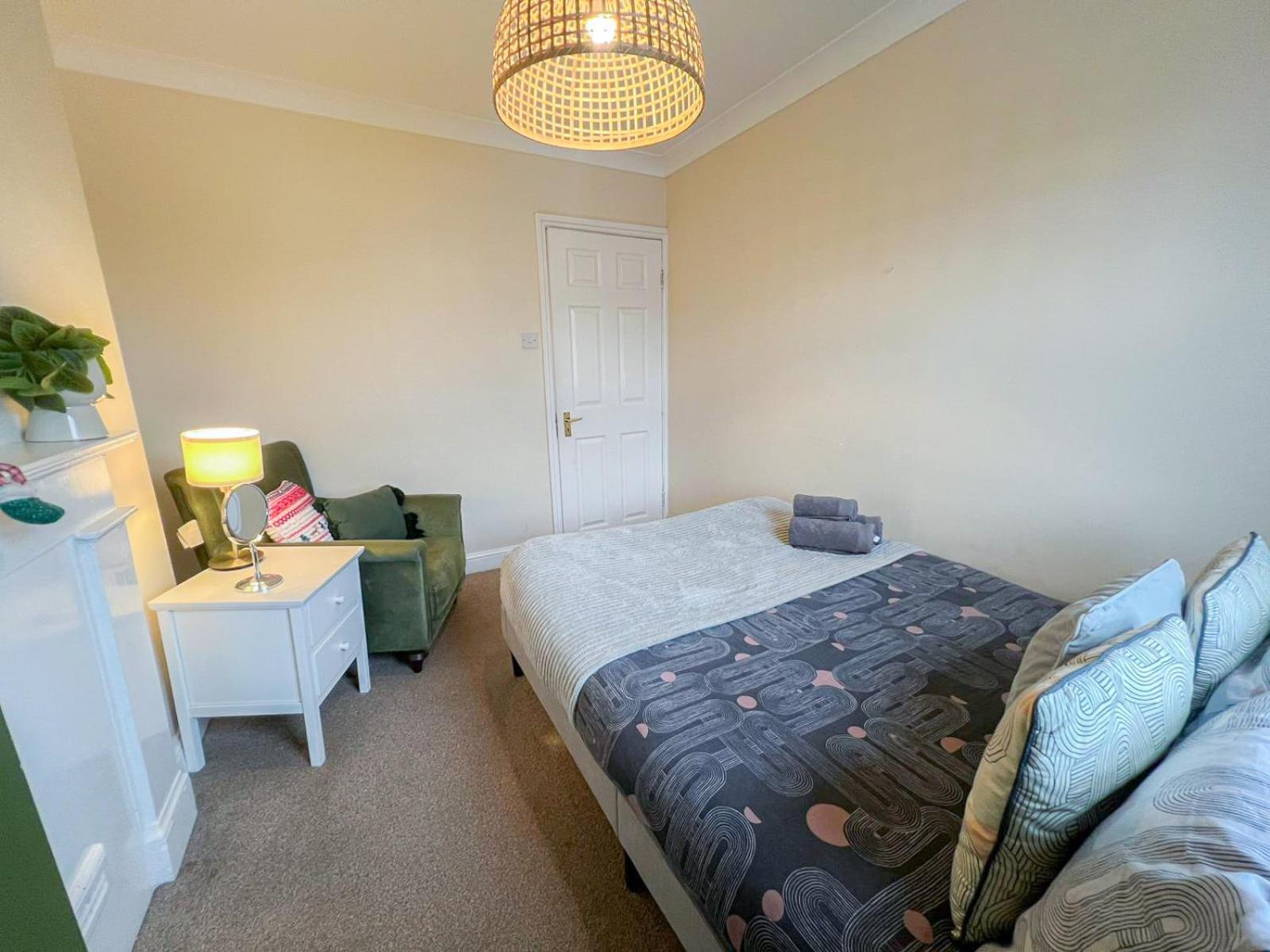 Ample Acton 4-bedroom Flat,ealing, West Leilighet London