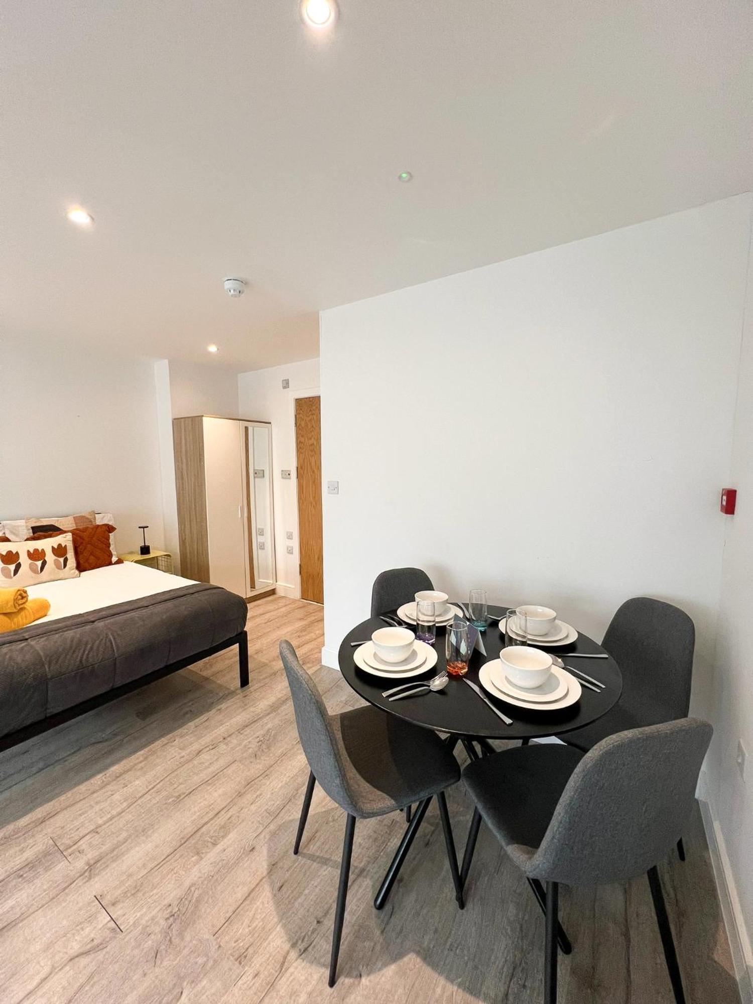Sleek Flat Near Highbury & Islington Station *